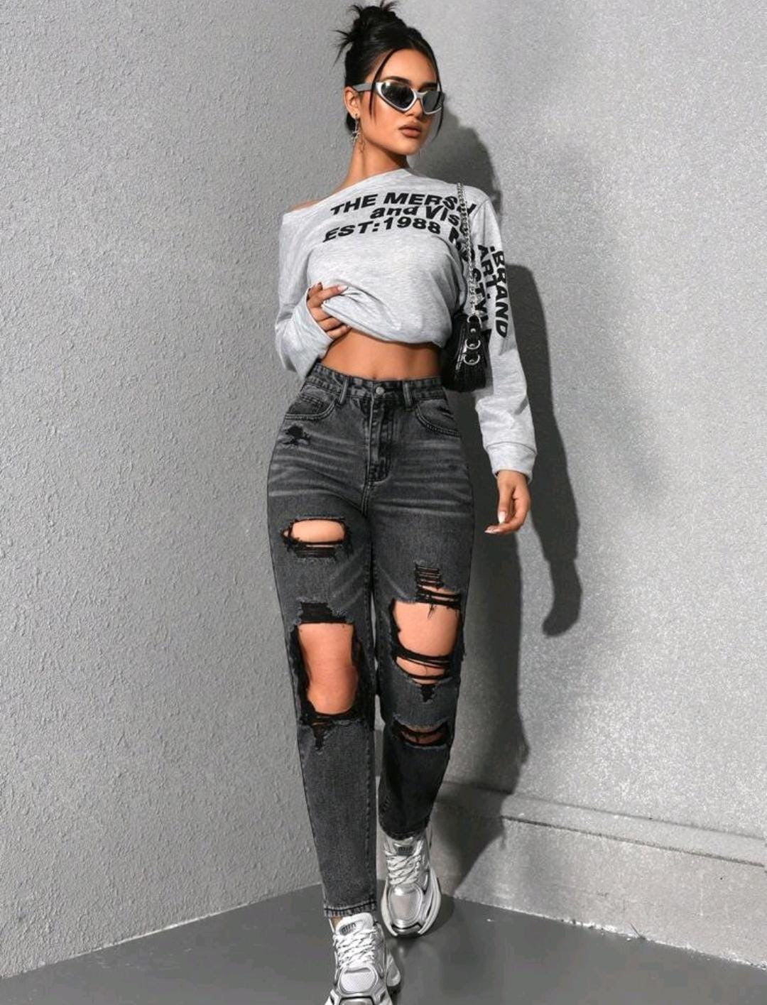 Jean droit déchiré découpé