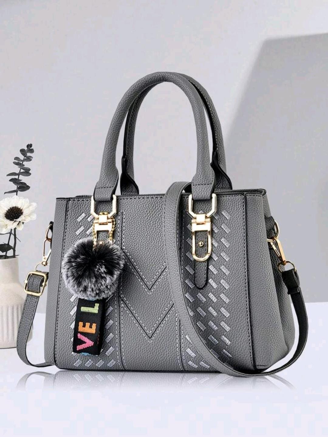 Nouveau sac à main d'épaule avec pendentif de boule de fourrure