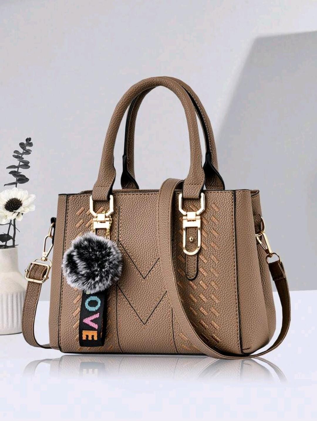 Nouveau sac à main d'épaule avec pendentif de boule de fourrure
