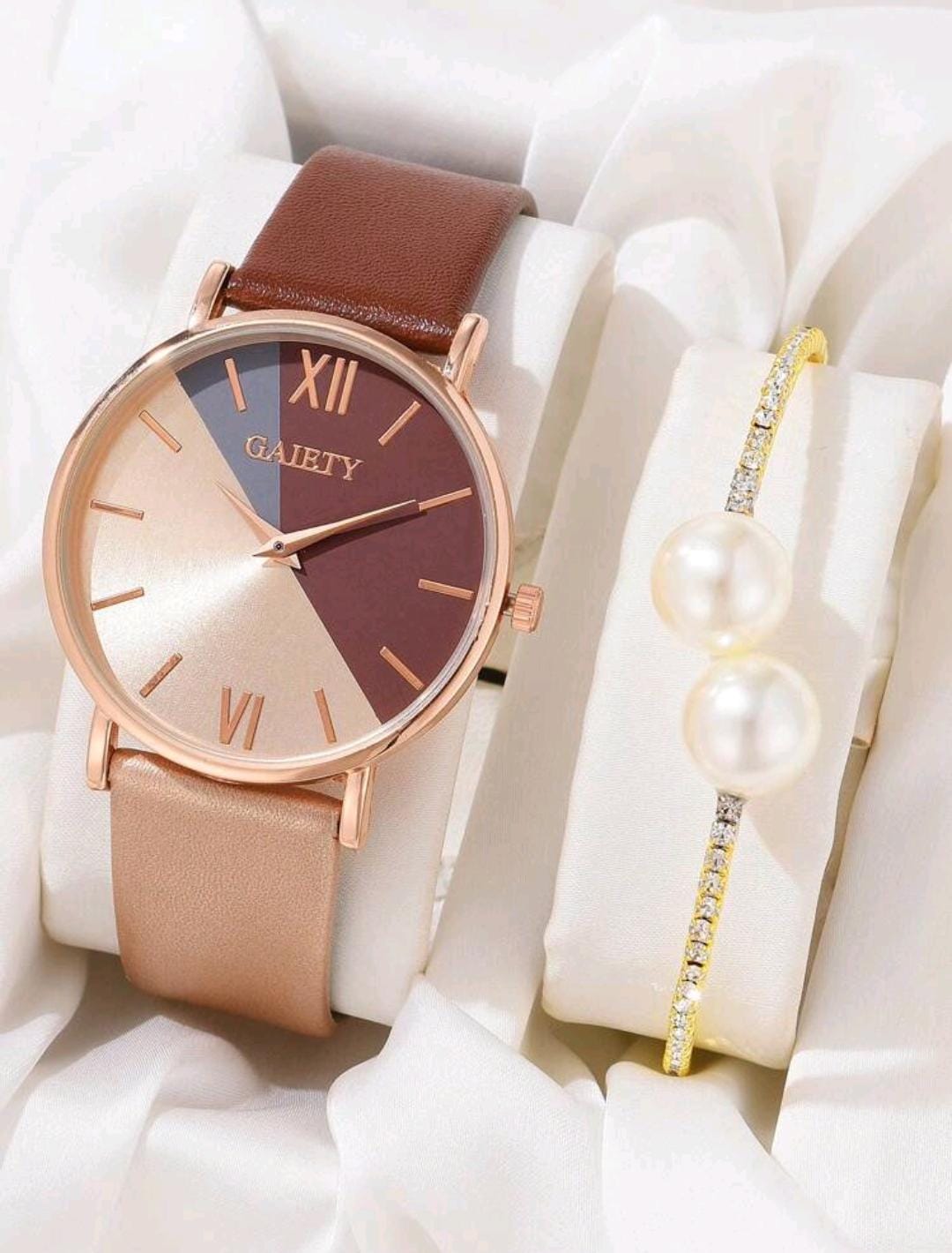 Montre pour femme avec bracelet en cuir PU blanc.