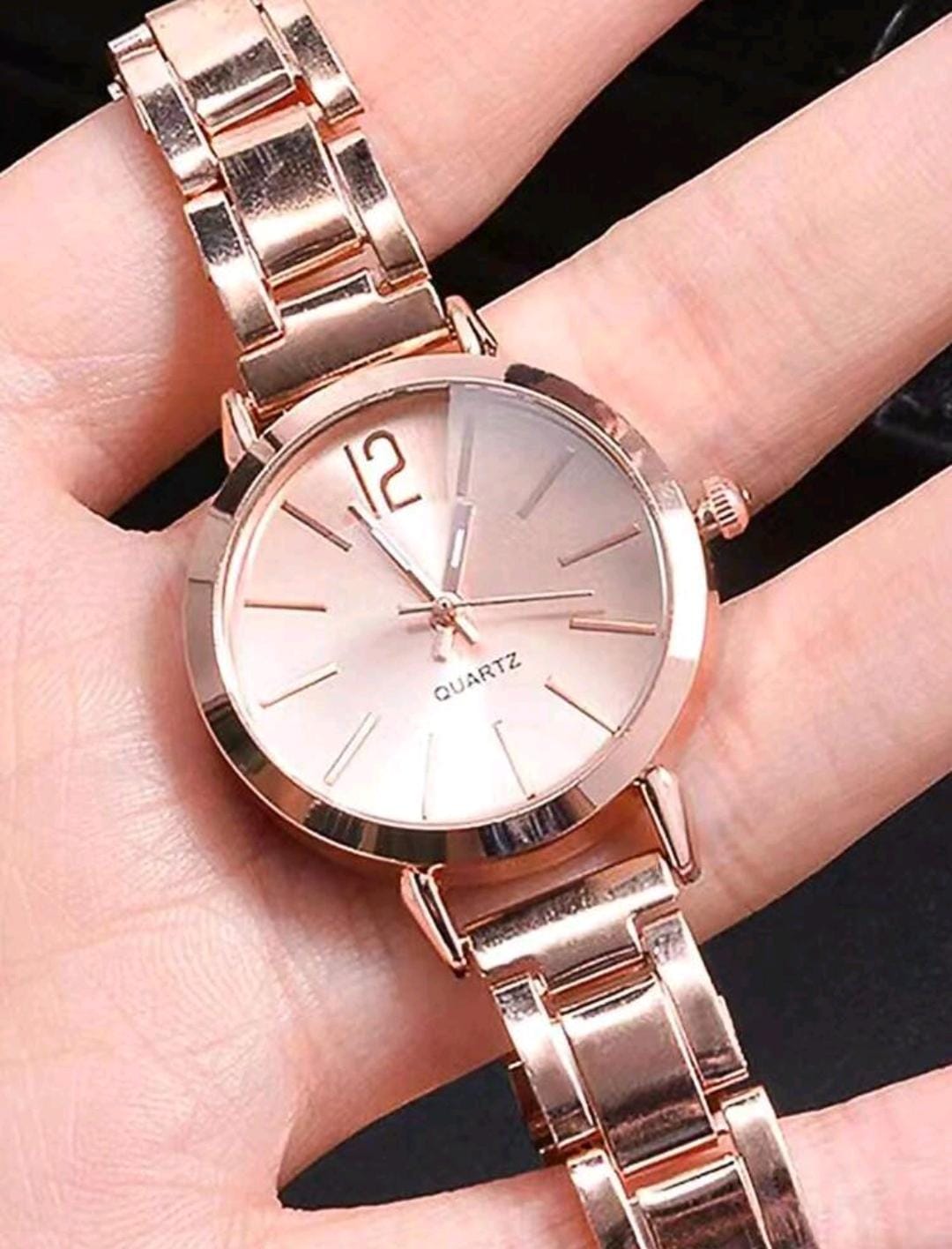 Montre femme quartz à la mode en alliage avec bande métallique