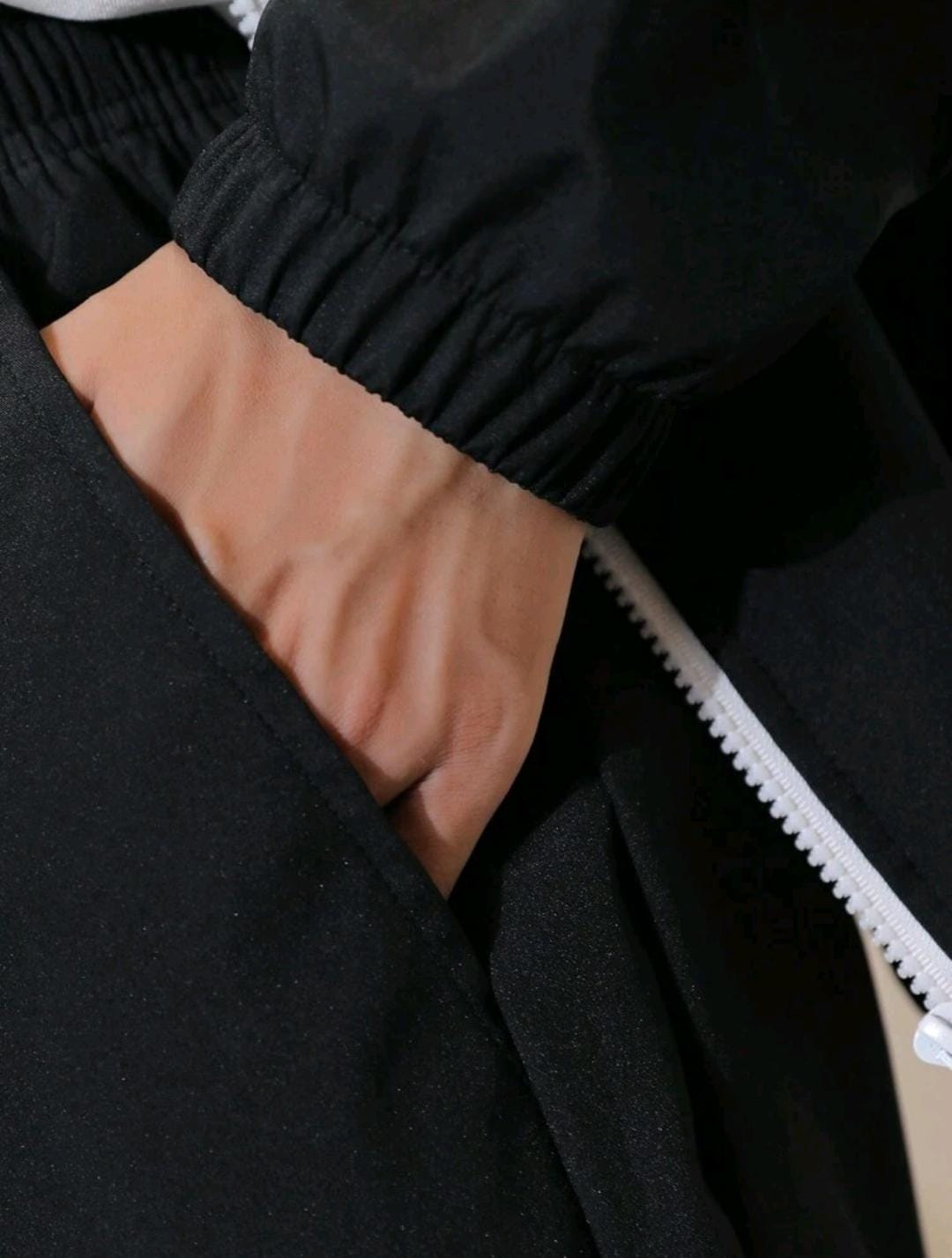 Ensemble de jogging style petit ami homme avec sweat-shirt à capuche et pantalon colorblocks