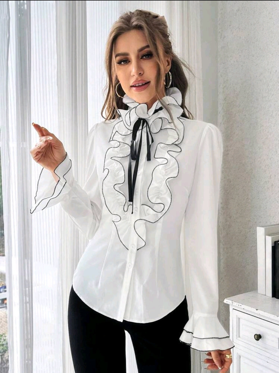 Privéa Chemise avec nœud avant, manches à volants et garniture à volants contrastée