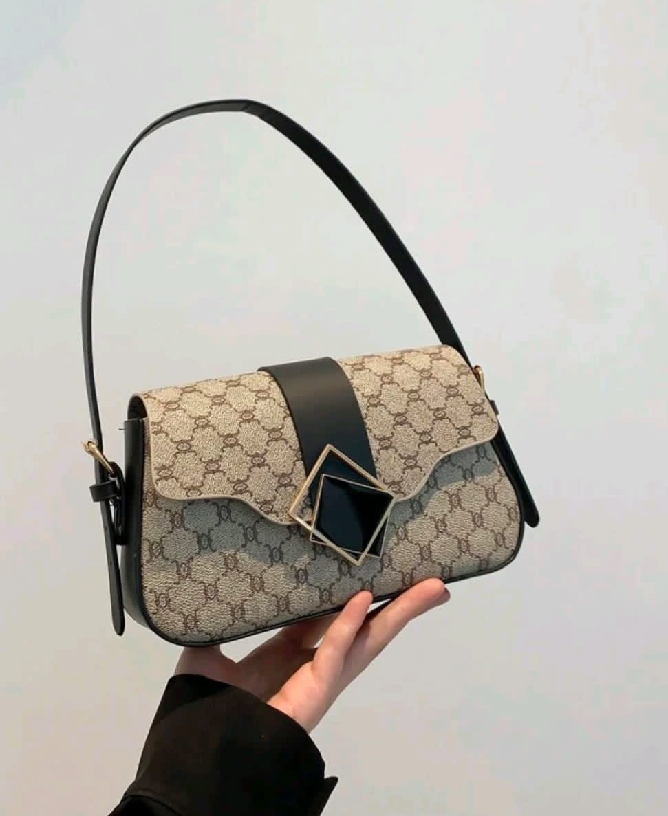 Nouveau sac carré imprimé à la mode rétro 2024, décoration de ceinture matérielle, sac sous les aisselles à ouverture