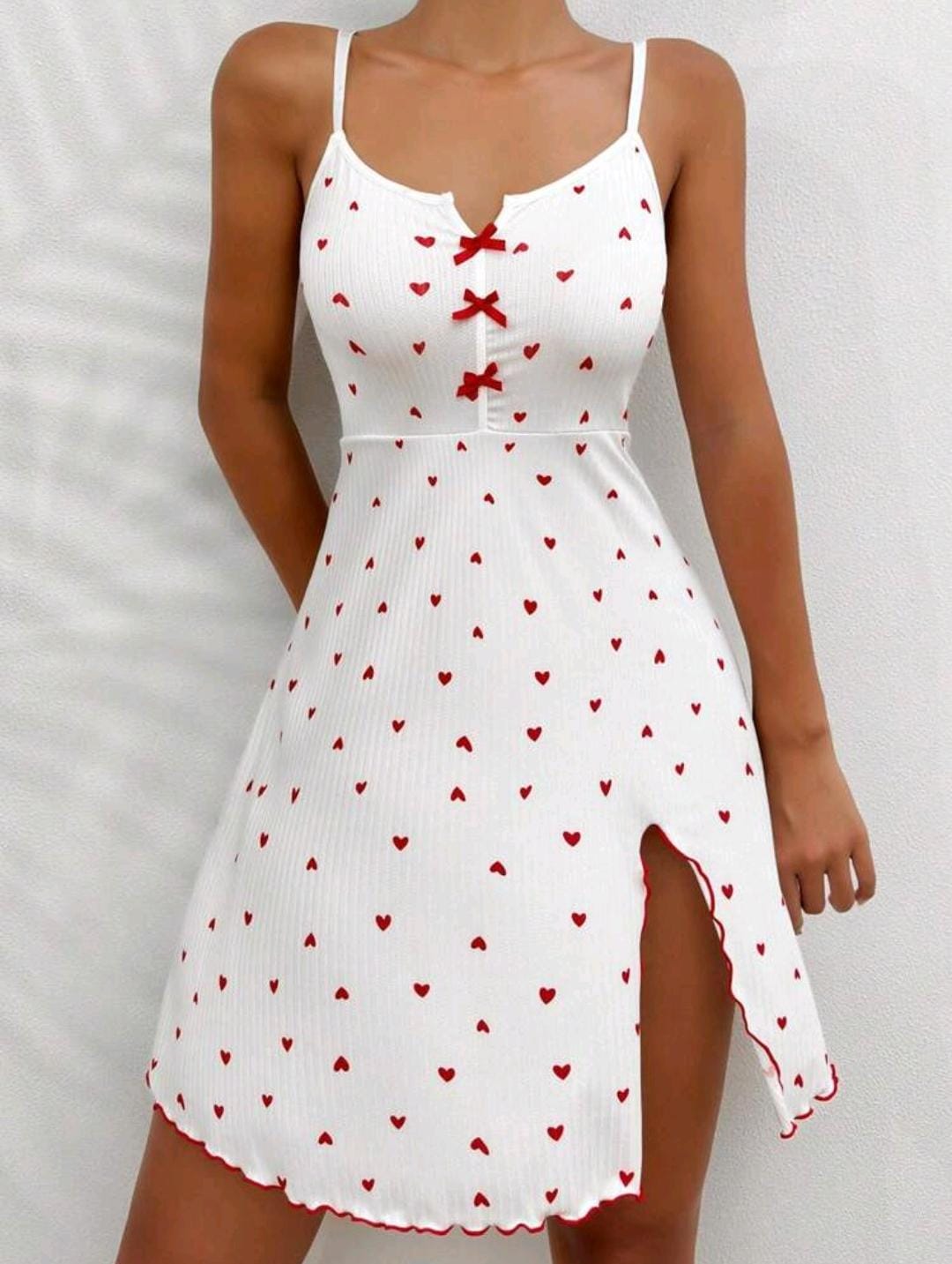 CottageSlumber Nuisette de pyjama avec fente sur le côté, nœud papillon et imprimé de cœur