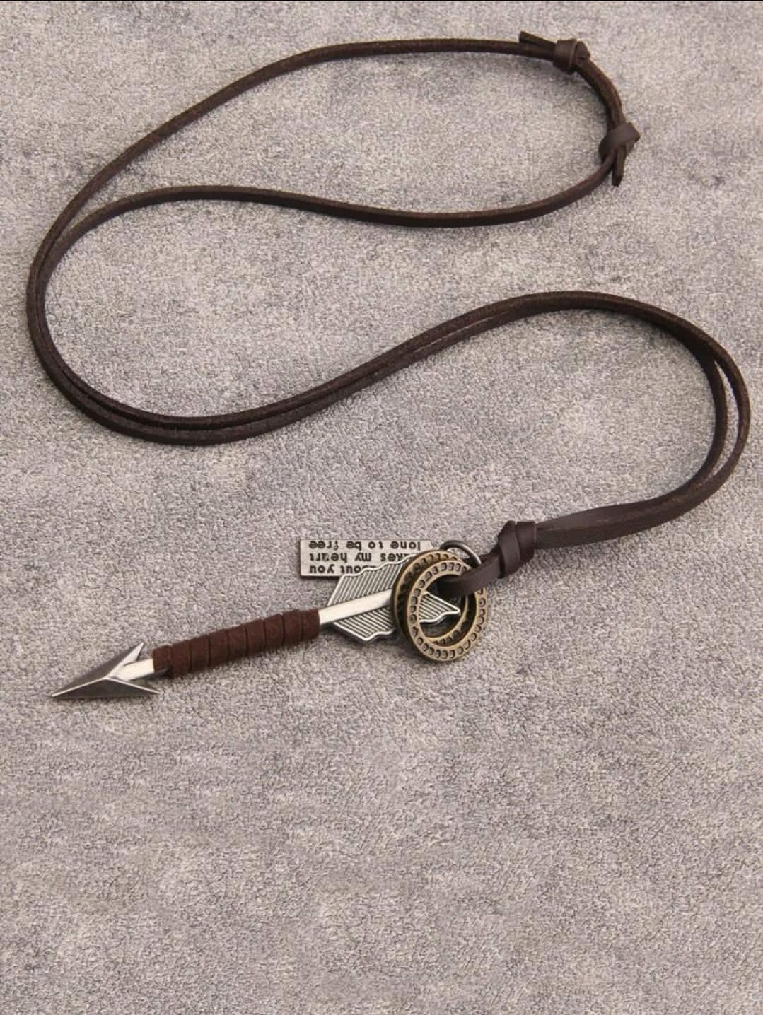 1 pièce Collier pendentif en alliage et en forme de pointe de flèche avec corde torsadée pour hommes, cadeau de la Saint-Valentin
