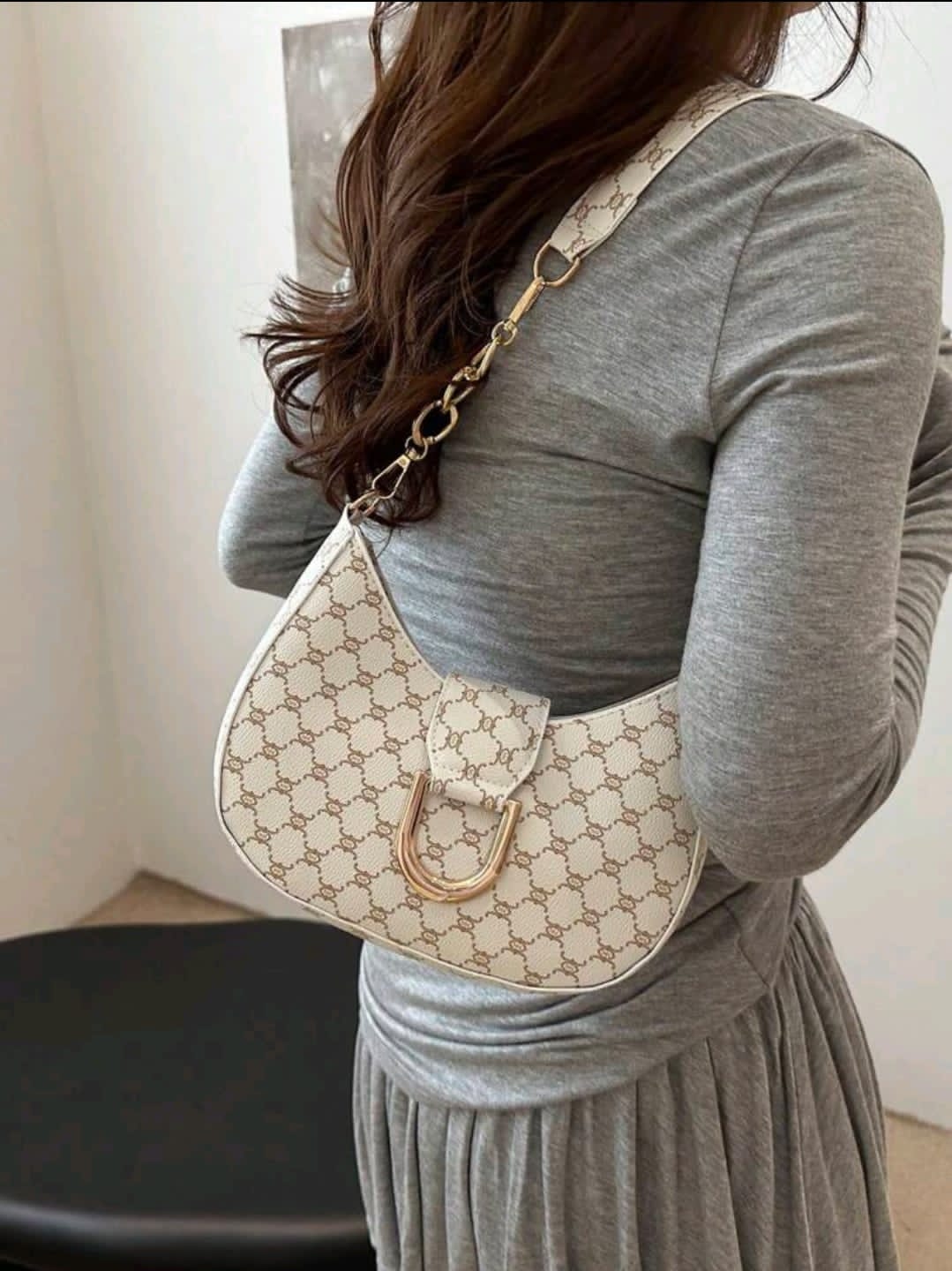 Sac hobo zippé léger et casual pour entreprise, décoré de métal noir à la mode, parfait pour les adolescentes, les étudiantes