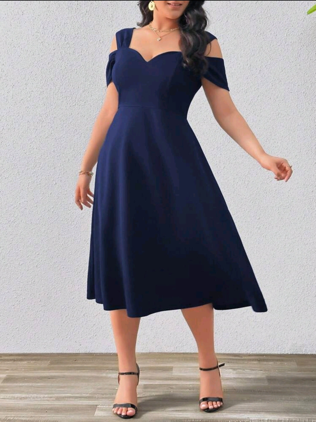 Privéa Robe évasée pour femmes grandes tailles à col V noir, épaules dénudées