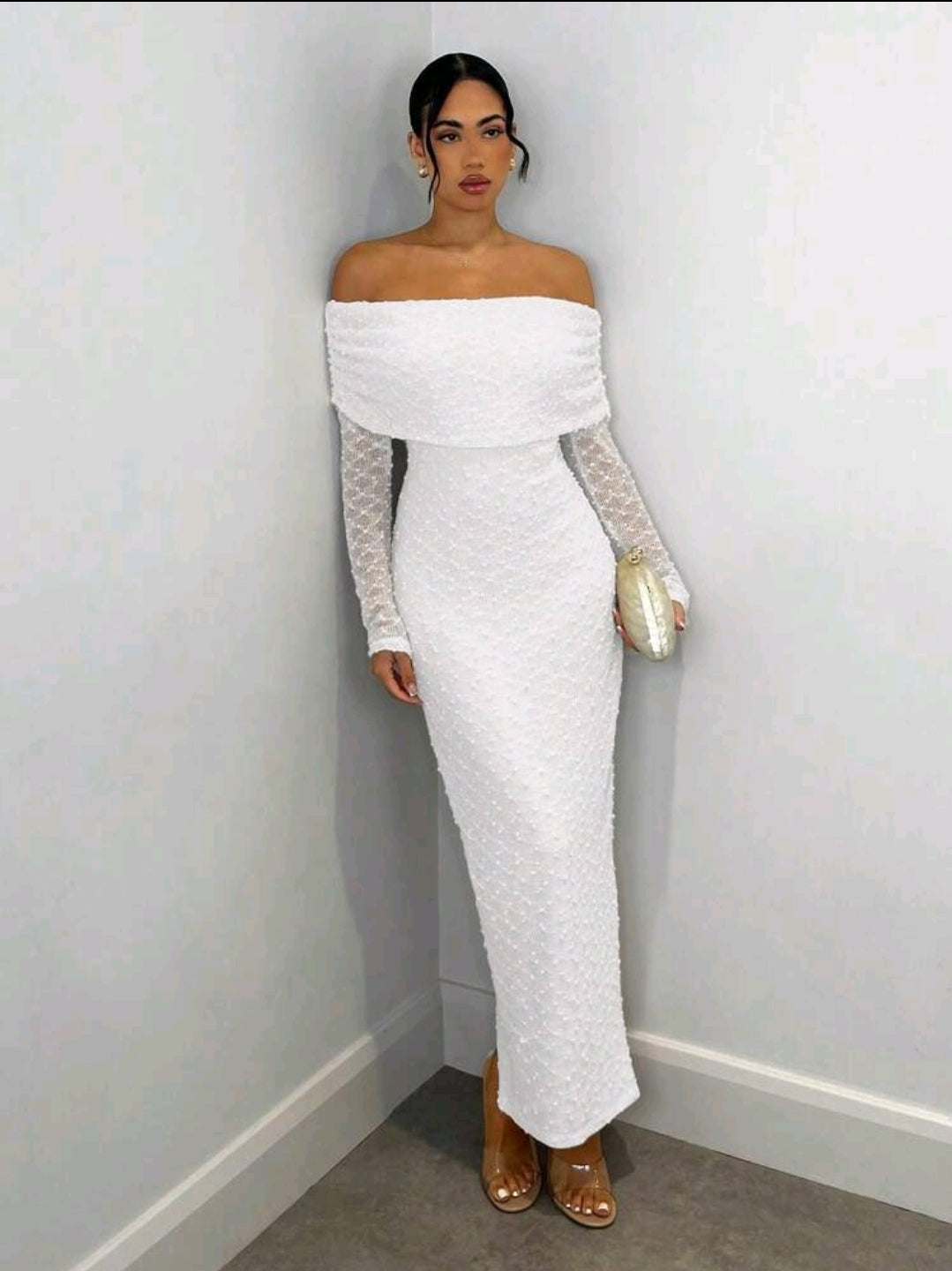Robe ajustée à manches longues avec épaule dégagée, en coloris abricot, tissu texturé, convient pour les rendez-vous romantiques et les vacances