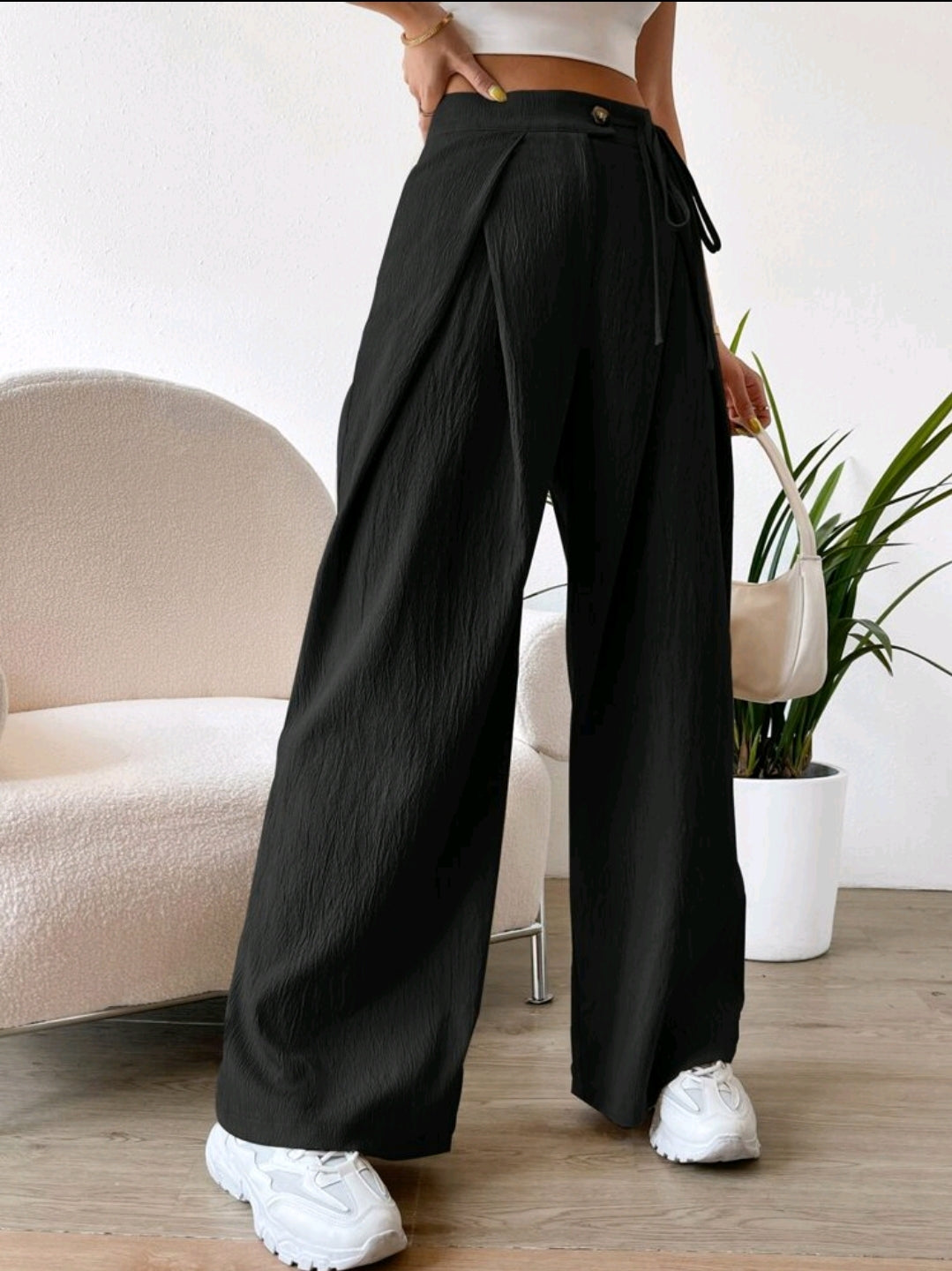 Pantalon à taille haute avec détails plissés et jambe large