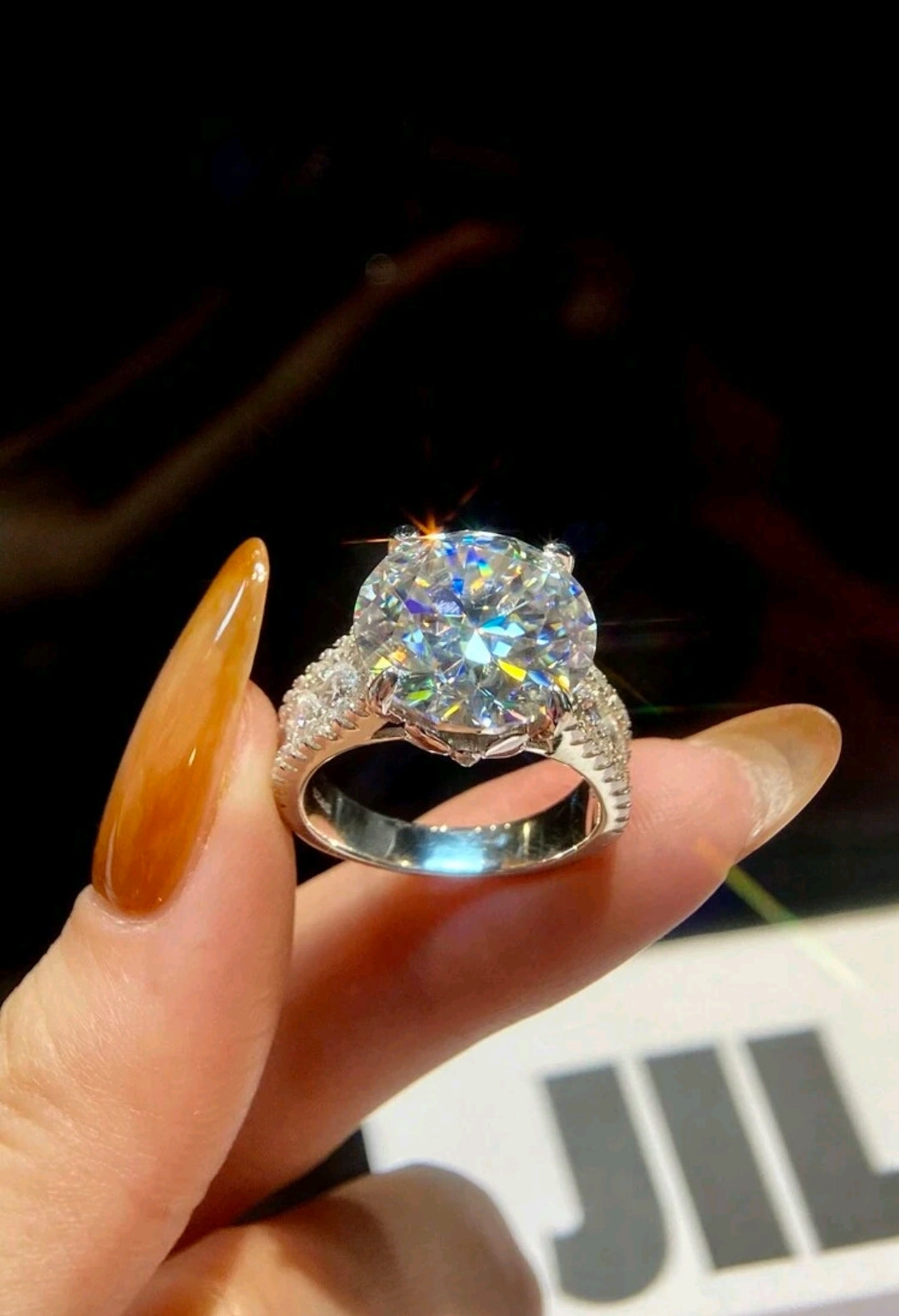 1 pièce Bague de fiançailles en diamant moissanite de couleur D à 10 carats à double rangée de quatre griffes pour femmes, en argent sterling S925