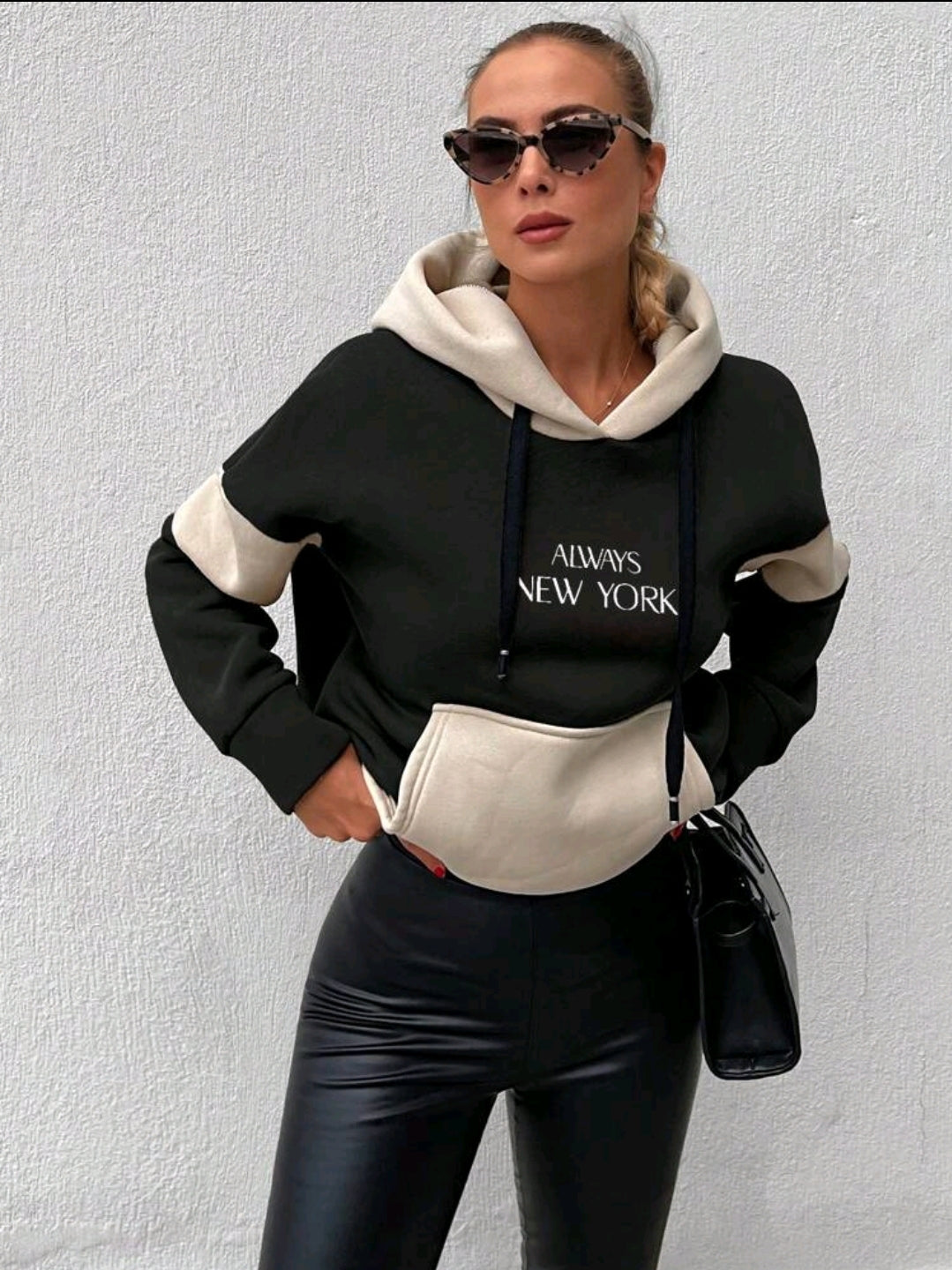 Cottnline Sweat-shirt à capuche avec poche kangourou colorbloquée, épaules tombantes, cordon de serrage, avec slogan brodé