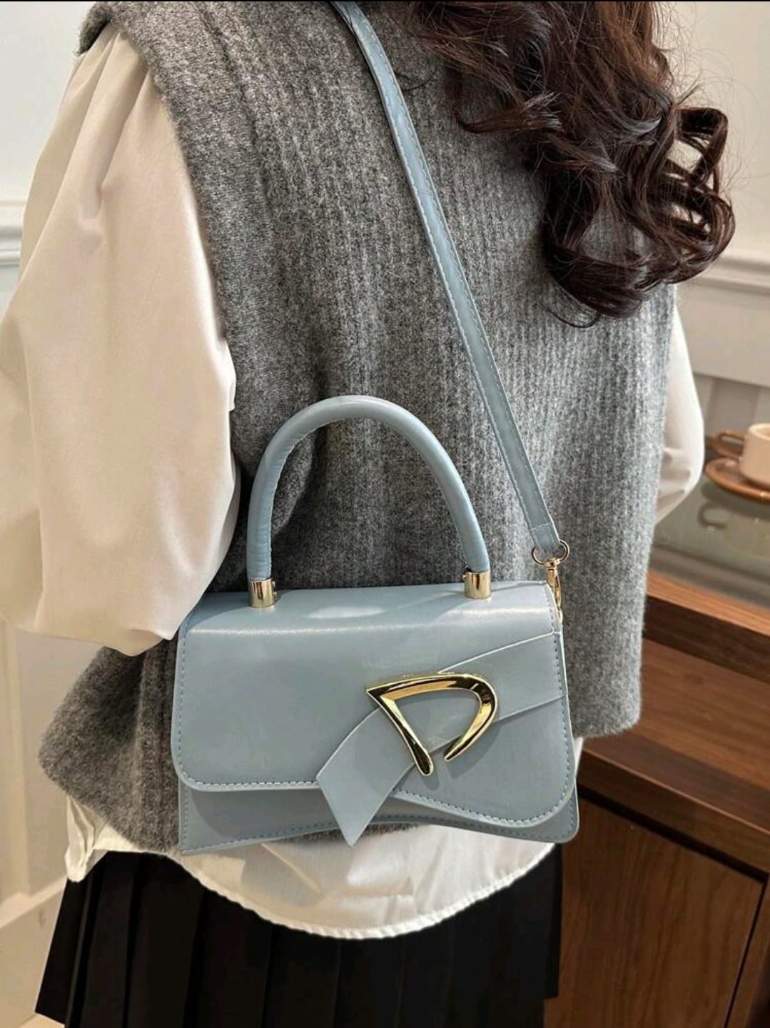 2025 Nouveau style, petit sac à bandoulière carré de femme bleu simple et à la mode, sangle d'épaule réglable en PU