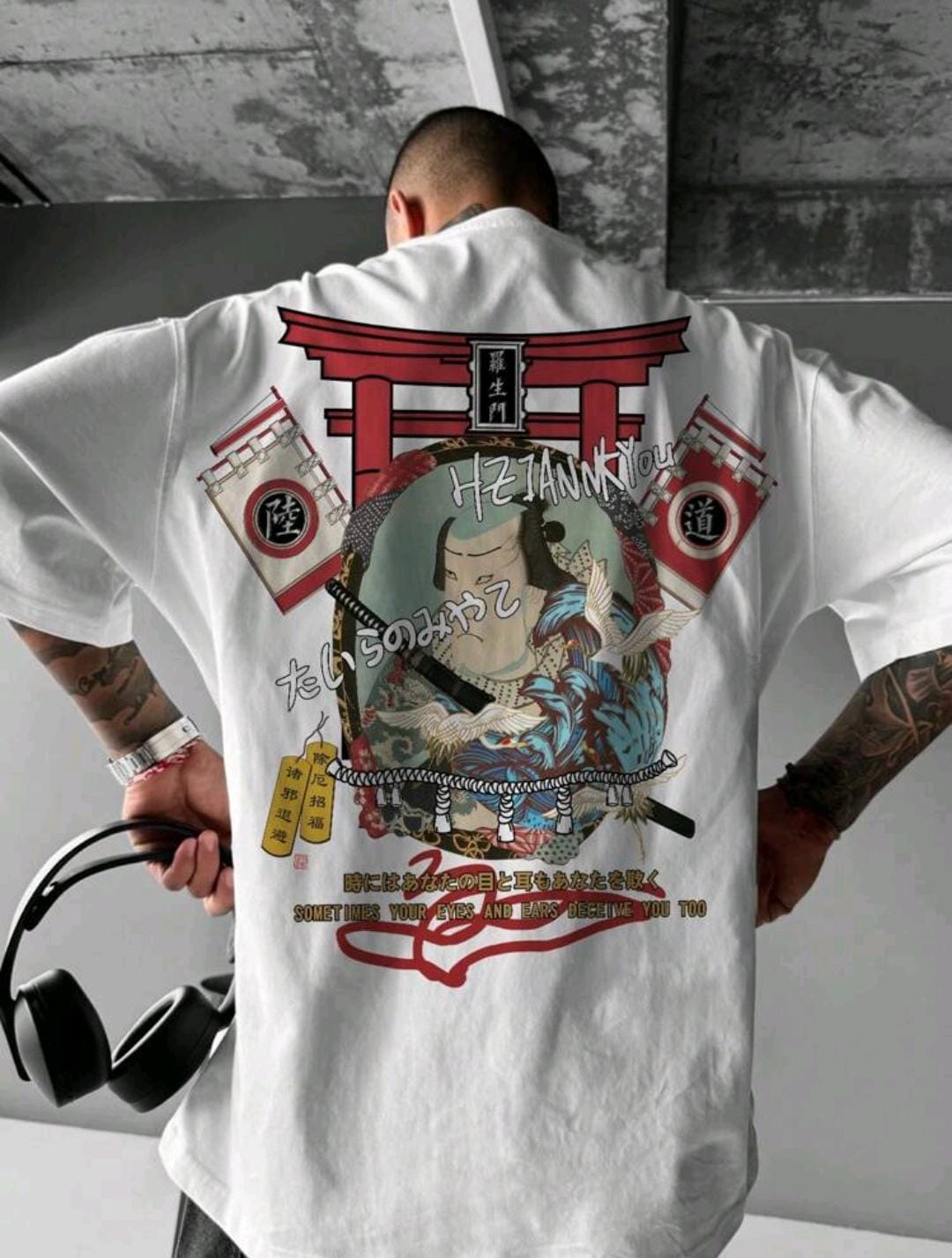 Chapeau de paille mode homme, t-shirt imprimé crâne
