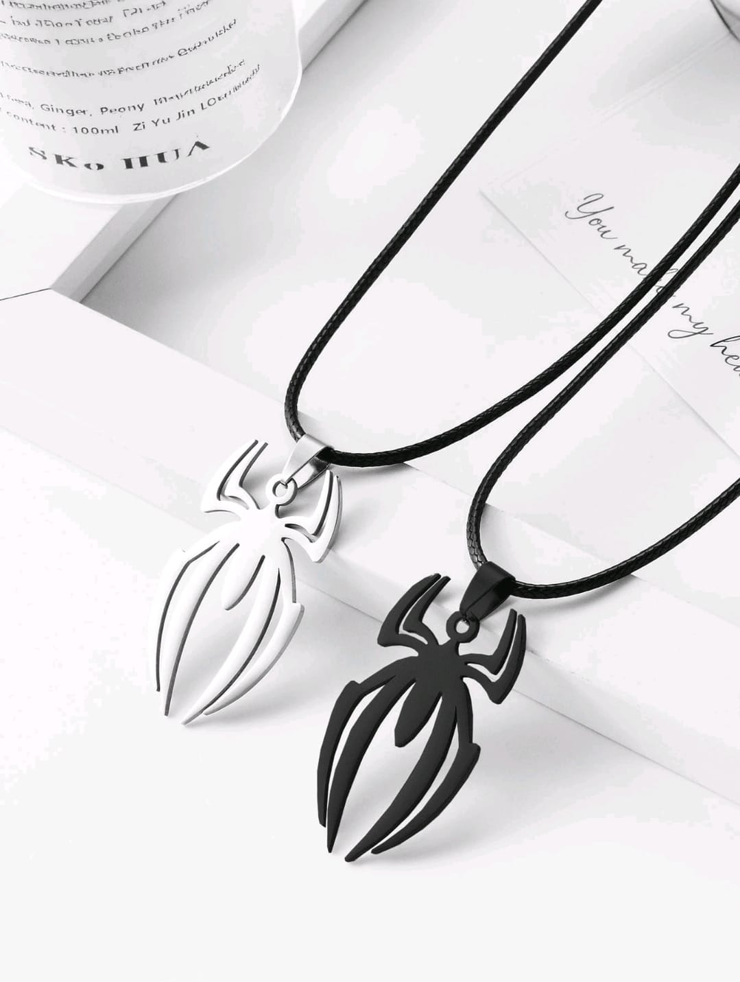 2 pièces Colliers pendentif araignée en acier inoxydable, accessoires de mode à porter au quotidien sur le thème du film