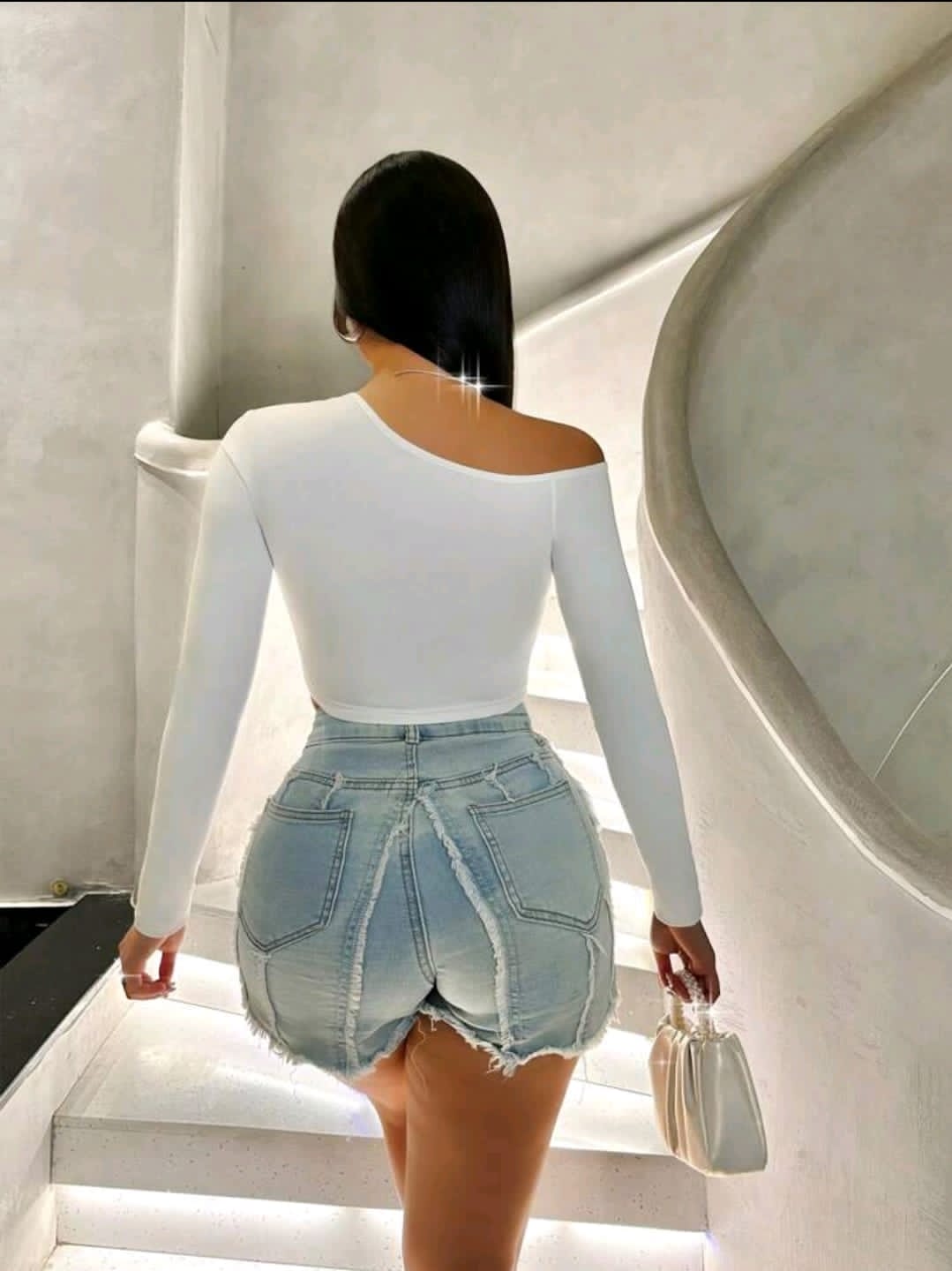 Zolique T-shirt femme à col asymétrique, design avant creux, sexy