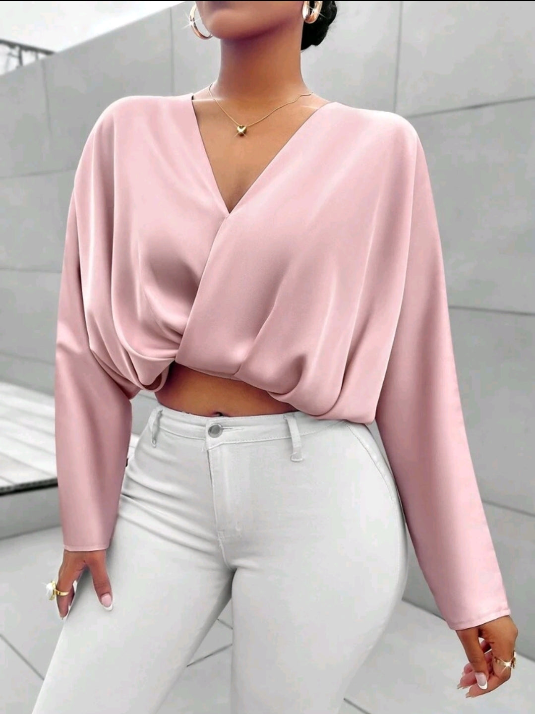 SOLERSUN Femmes Blouse en satin à col V, manches chauve-souris, couleur unie.