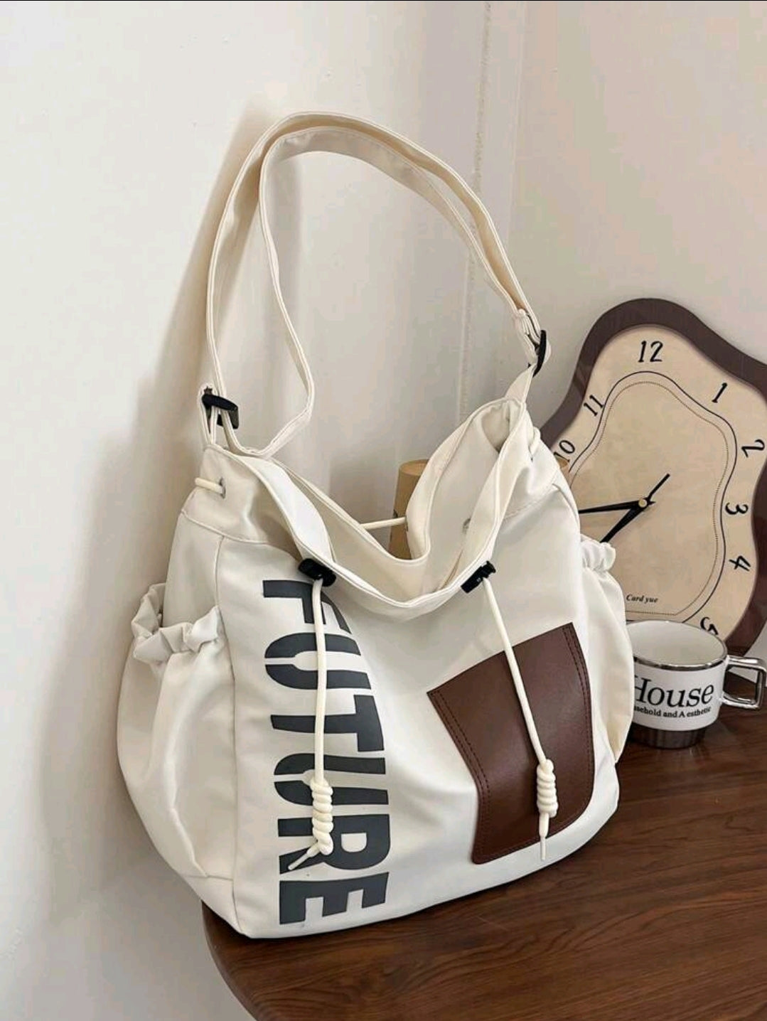 Nouveau sac fourre-tout de grande capacité avec décoration d'étoile à cinq branches en tissu de nylon de couleur unie