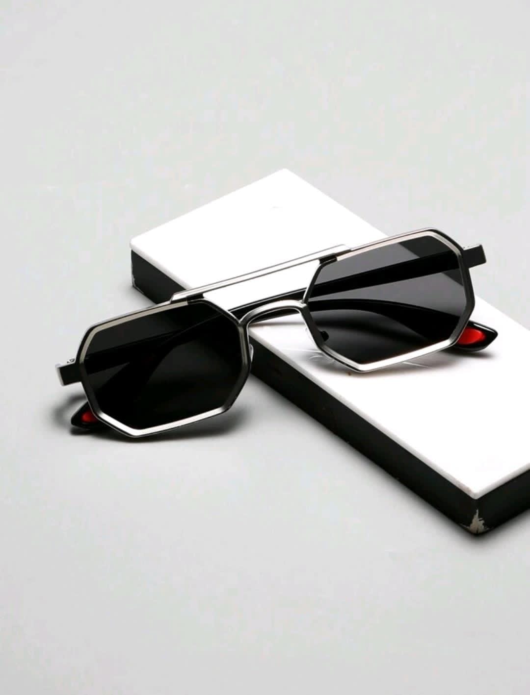 1 paire de lunettes de mode casual unisexes avec monture géométrique en métal, de taille petite et moyenne, style tendance