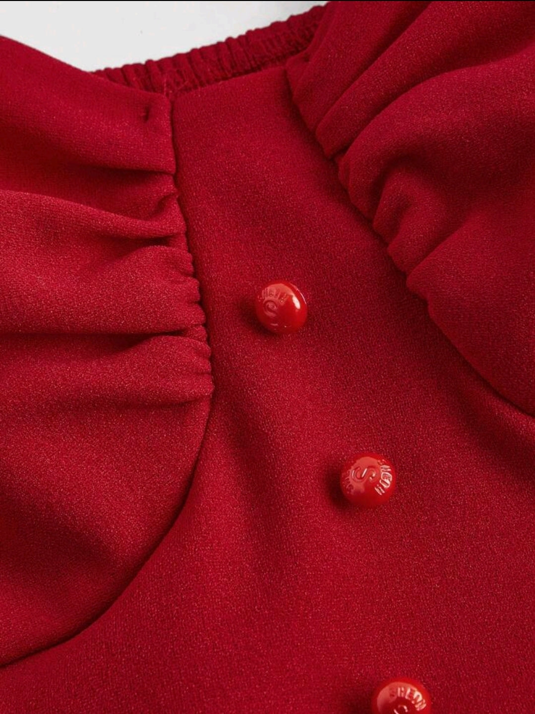 Robe rouge à manches courtes pour femmes avec décorations plissées