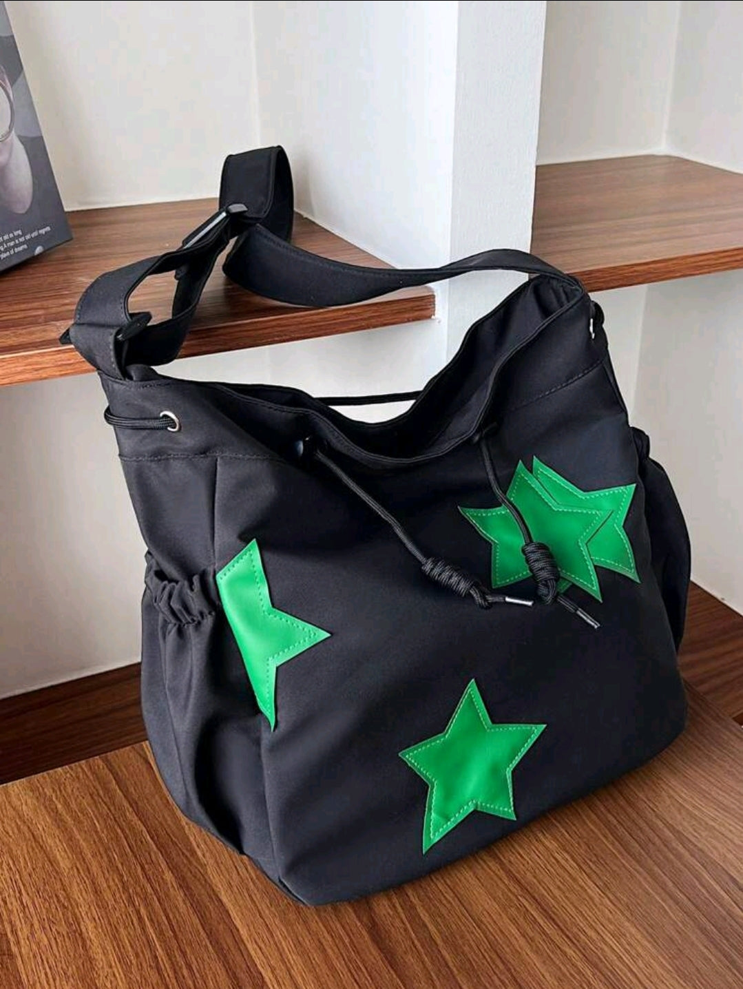Nouveau sac fourre-tout de grande capacité avec décoration d'étoile à cinq branches en tissu de nylon de couleur unie