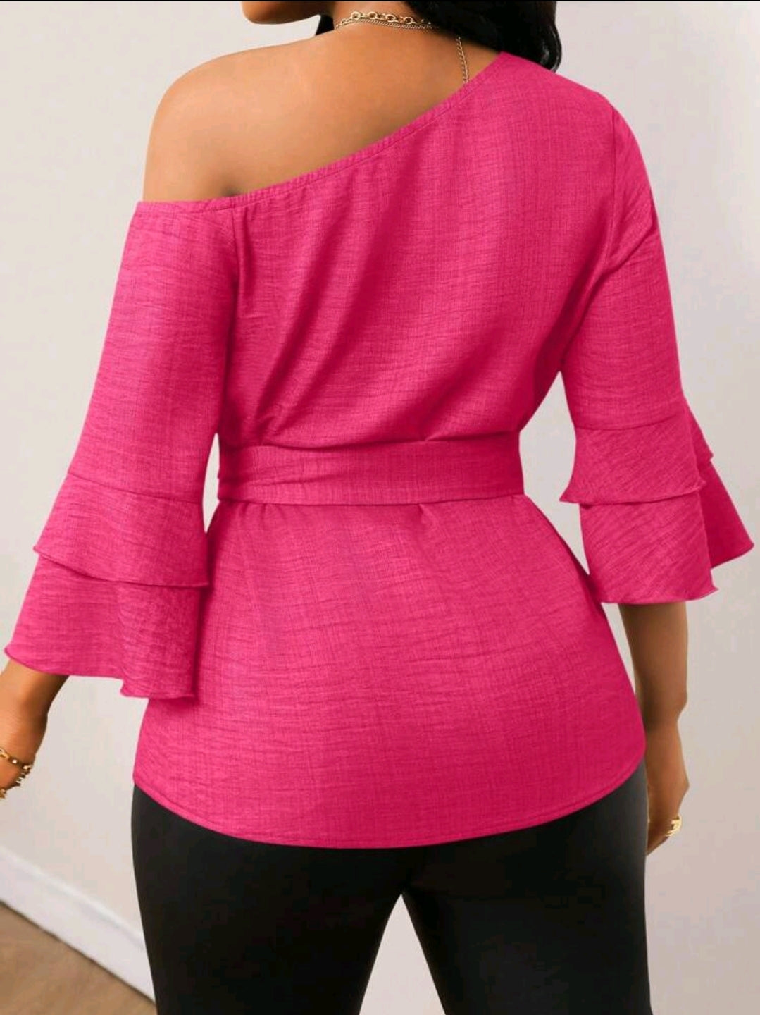 Lyxana Chemise à col asymétrique avec manches volantées effet denim couleur unie avec lien
