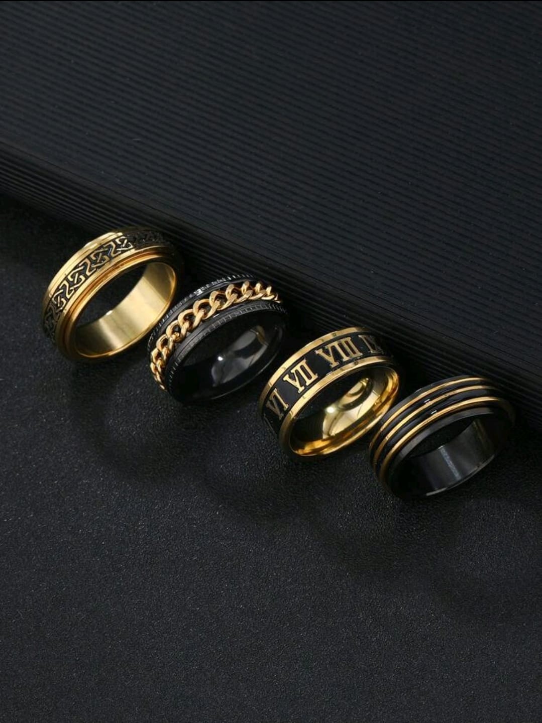 4 Pièces/ensemble Élégant En Acier Inoxydable Caractère Romain Texte Décoration Ensemble De Bagues En Or Noir Pour Hommes Adapté À Une Utilisation Quotidienne Assortie