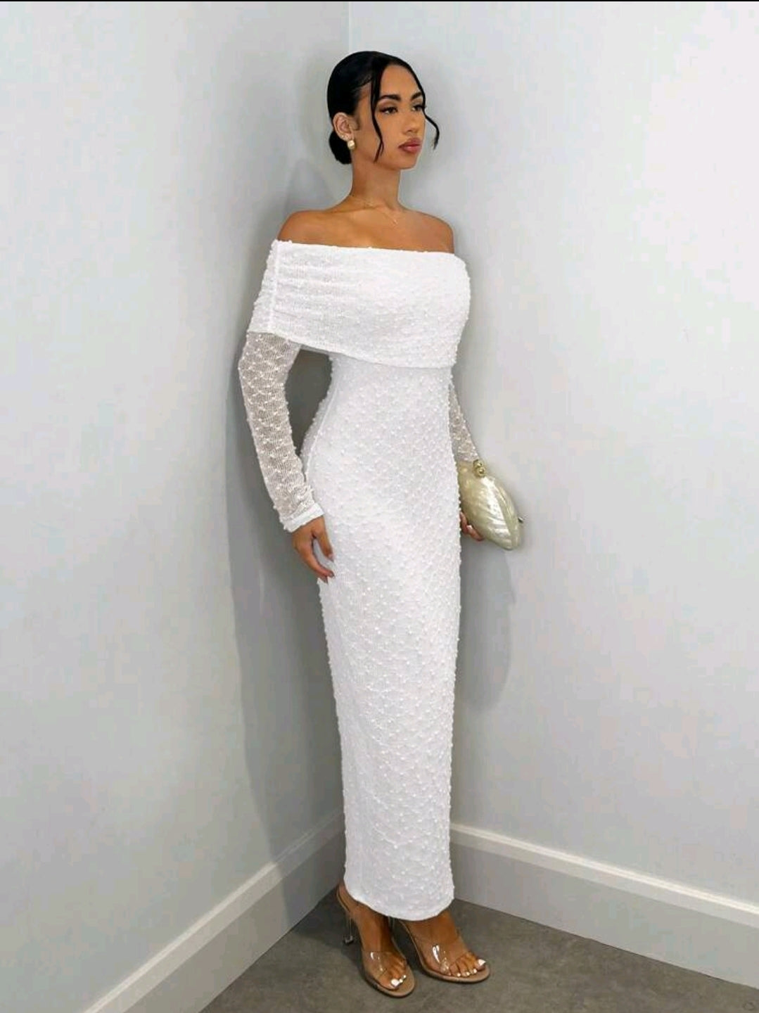 Robe ajustée à manches longues avec épaule dégagée, en coloris abricot, tissu texturé, convient pour les rendez-vous romantiques et les vacances