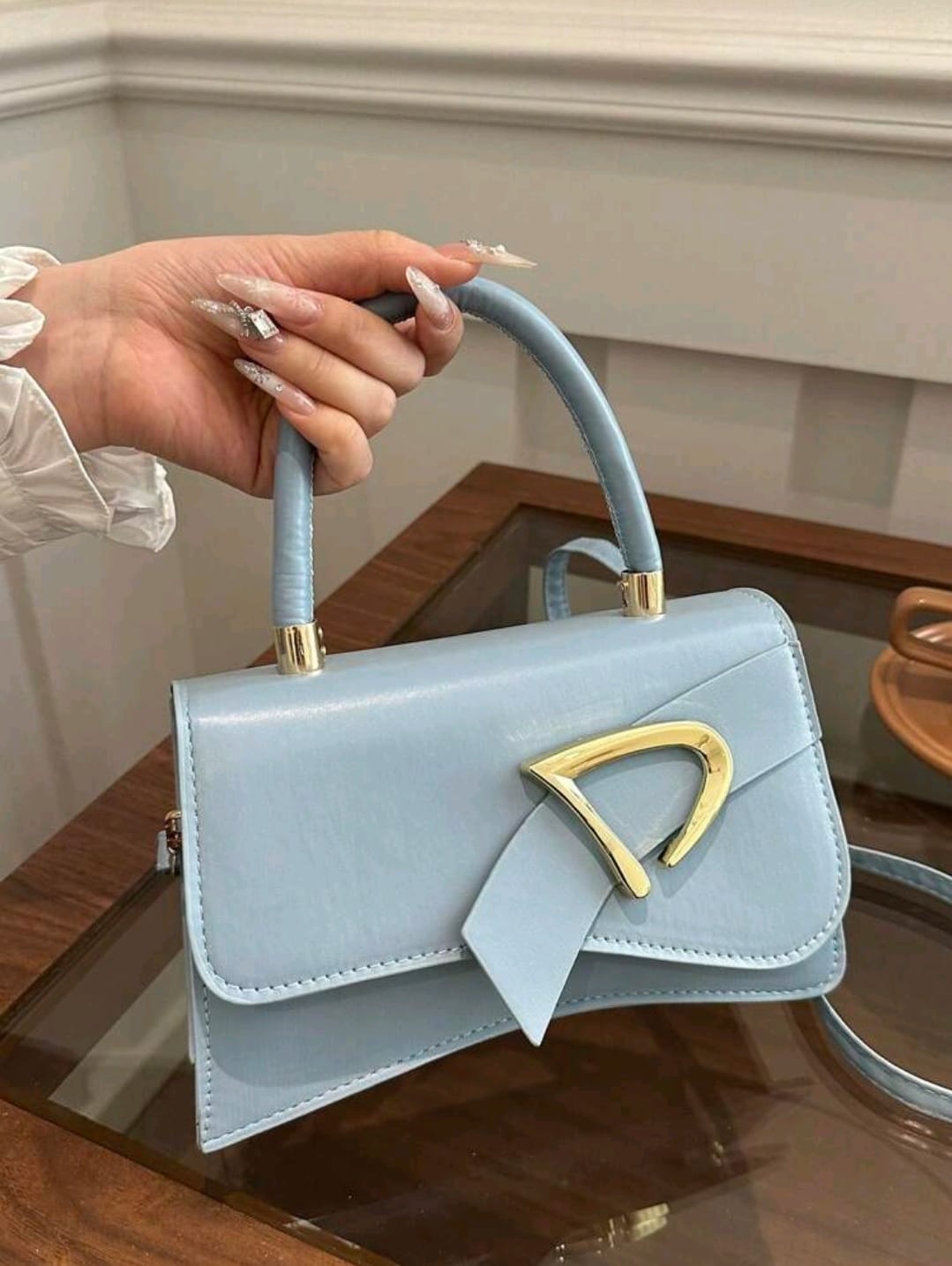 2025 Nouveau style, petit sac à bandoulière carré de femme bleu simple et à la mode, sangle d'épaule réglable en PU