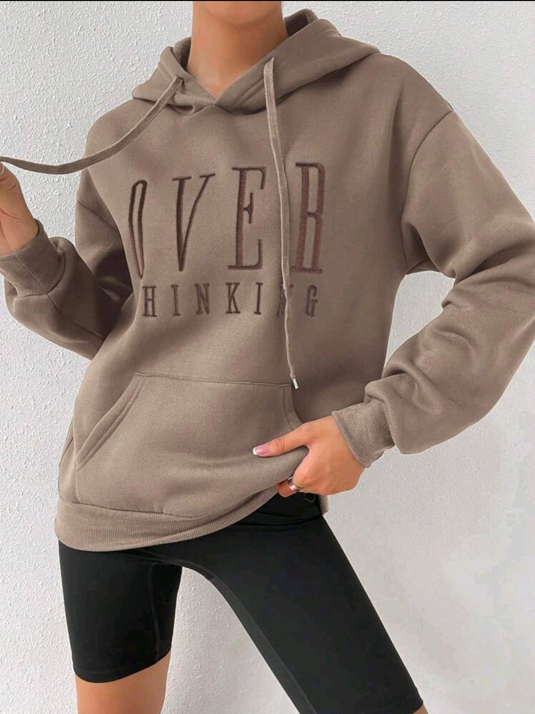 Flirla Sweat-shirt à capuche ample à cordon avec slogan "Femmes Surréfléchir", manches longues, hauts à manches longues