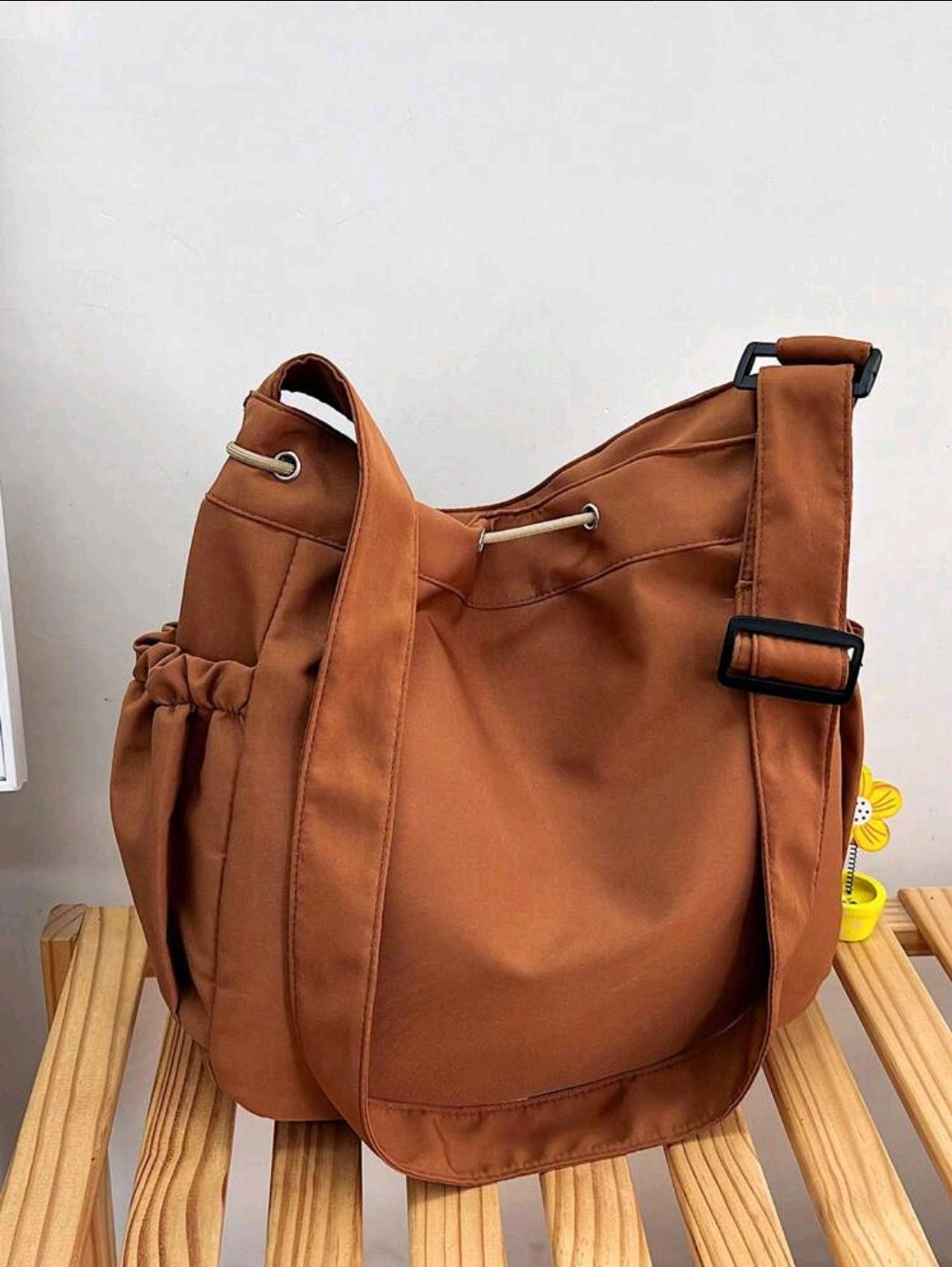Nouveau sac fourre-tout de grande capacité avec décoration d'étoile à cinq branches en tissu de nylon de couleur unie