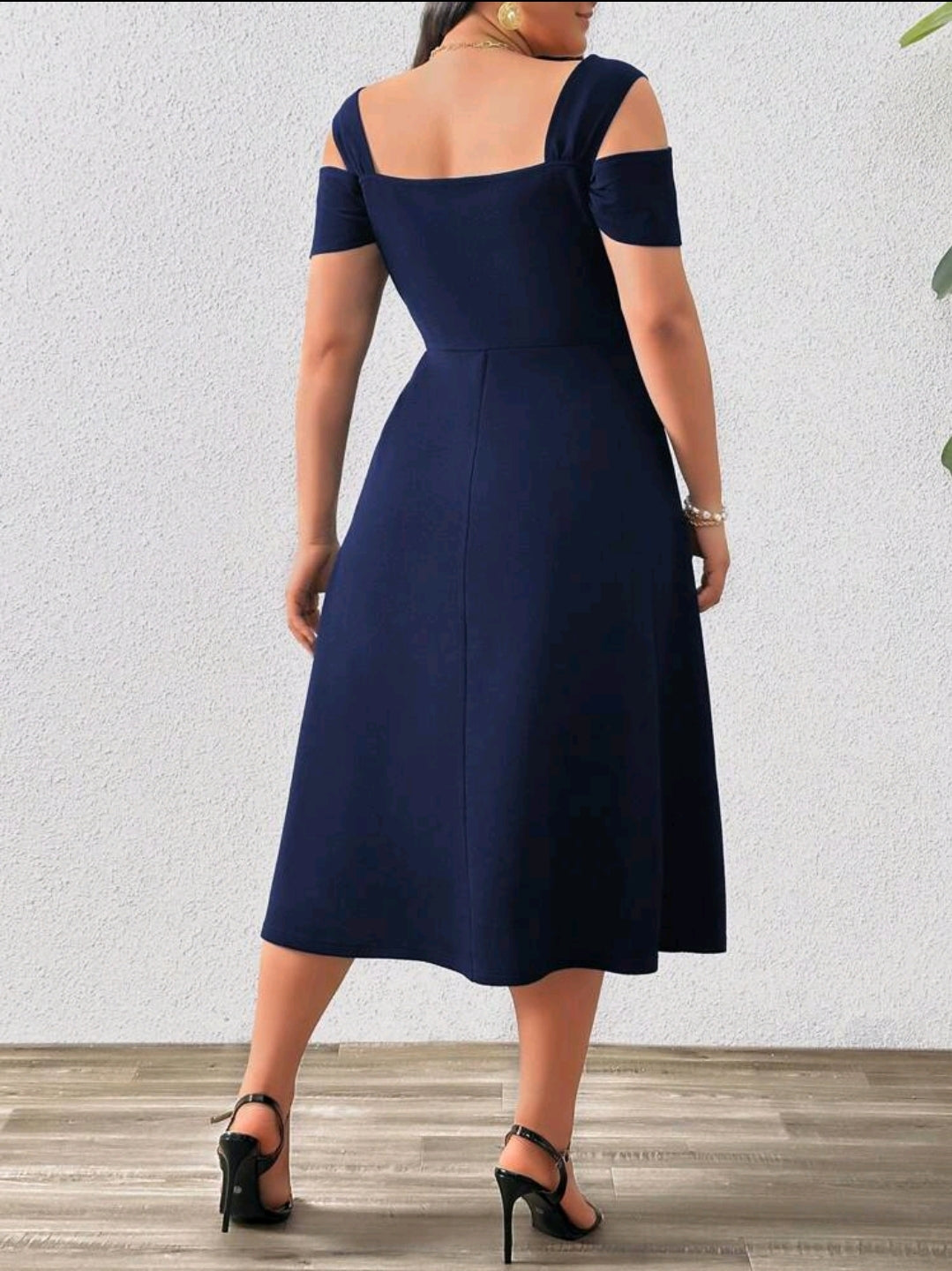 Privéa Robe évasée pour femmes grandes tailles à col V noir, épaules dénudées