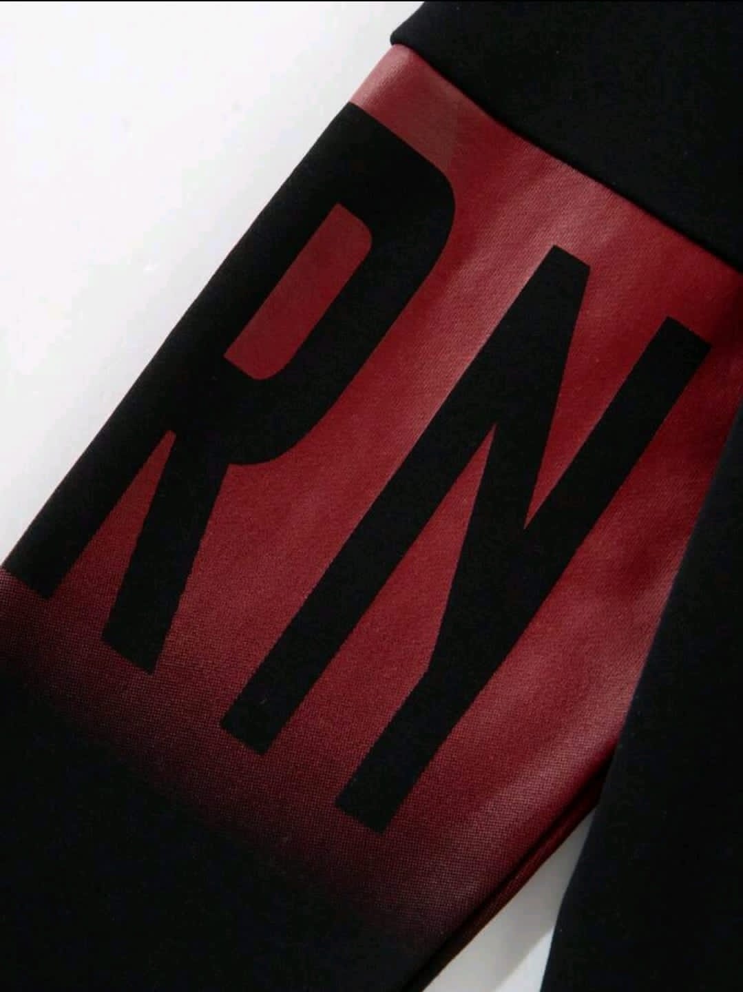 Sweat-shirt à capuche à cordon de serrage avec imprimé lettres en blocs de couleurs pour hommes