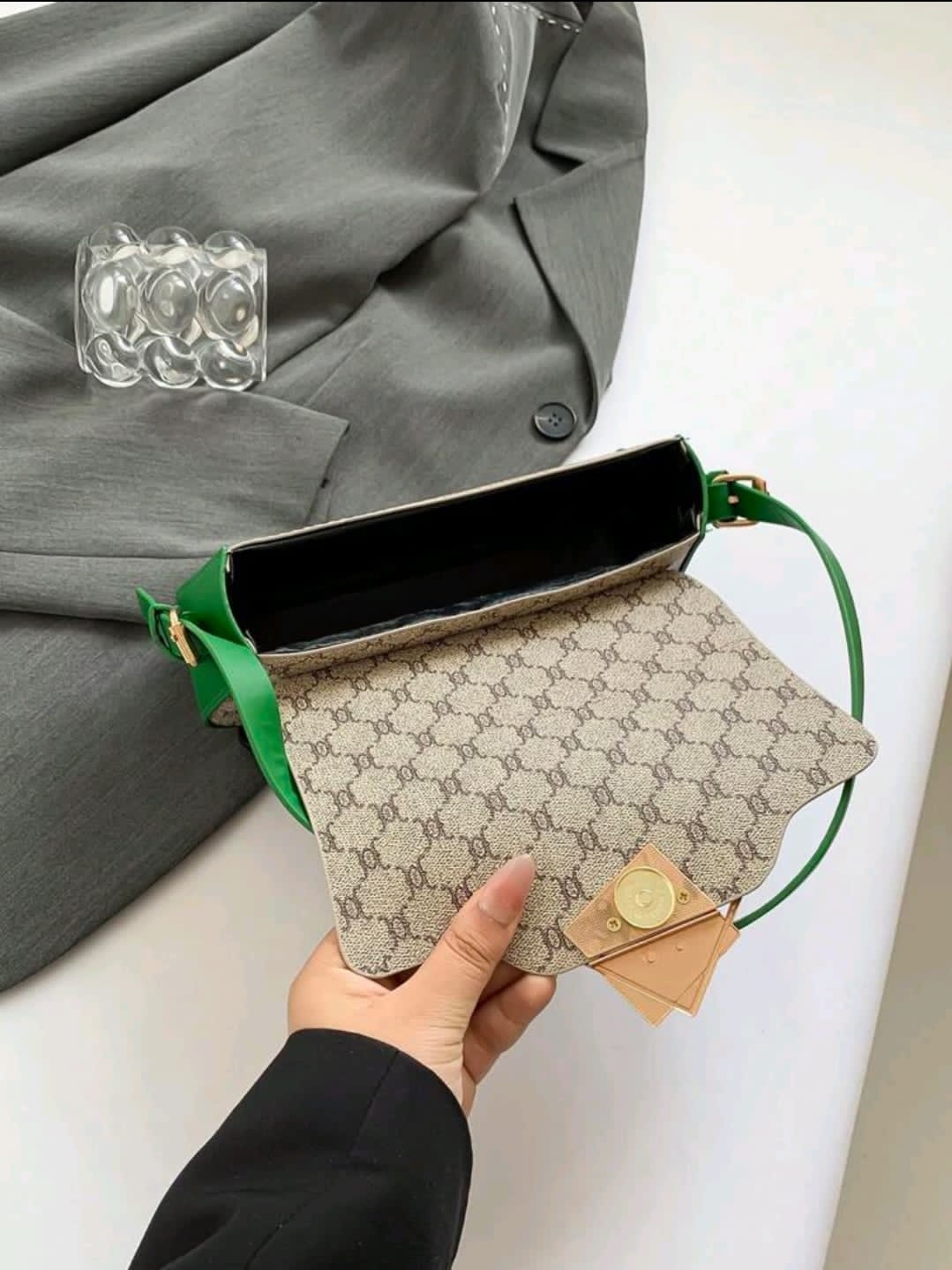 Nouveau sac carré imprimé à la mode rétro 2024, décoration de ceinture matérielle, sac sous les aisselles à ouverture