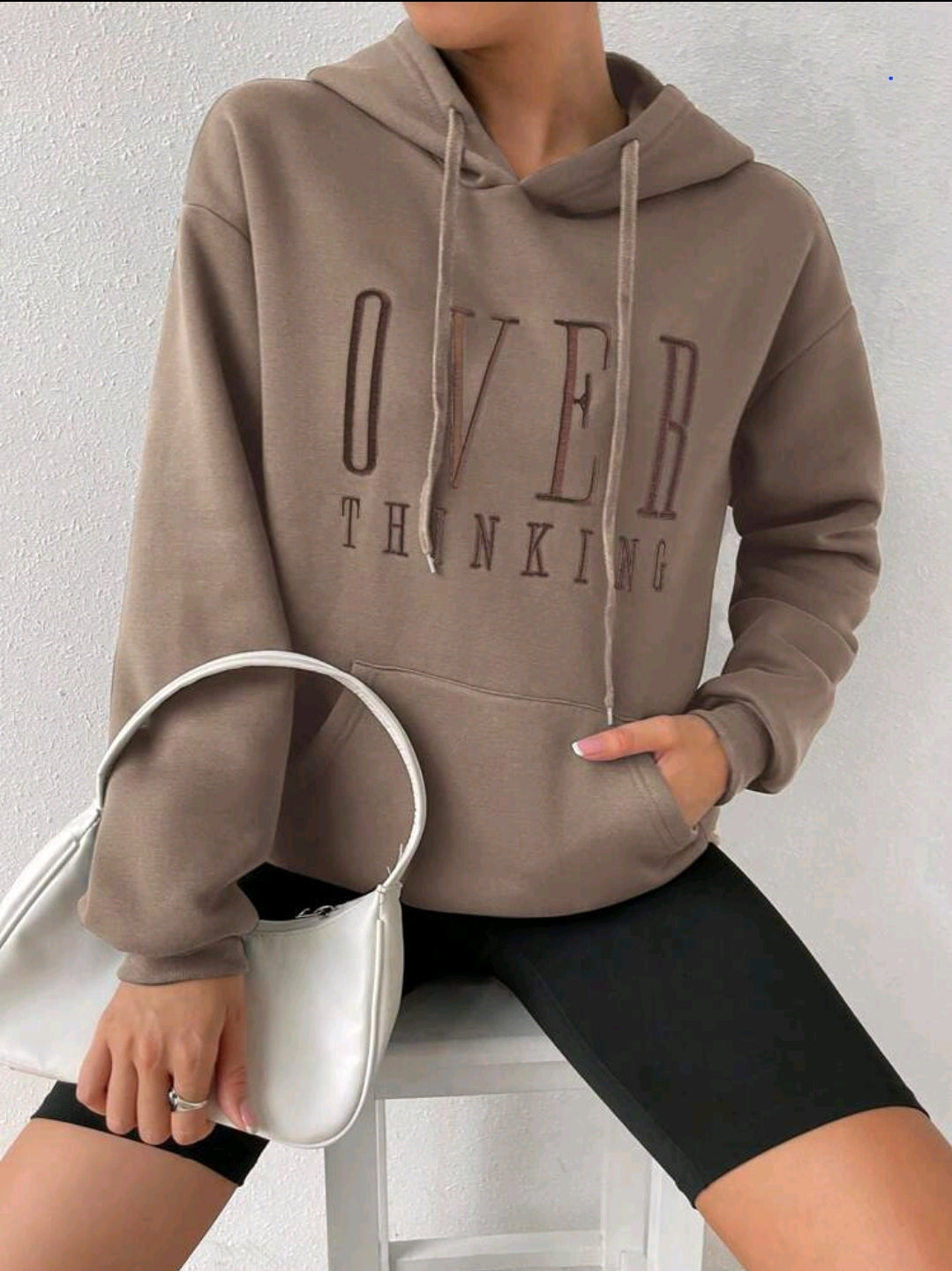 Flirla Sweat-shirt à capuche ample à cordon avec slogan "Femmes Surréfléchir", manches longues, hauts à manches longues