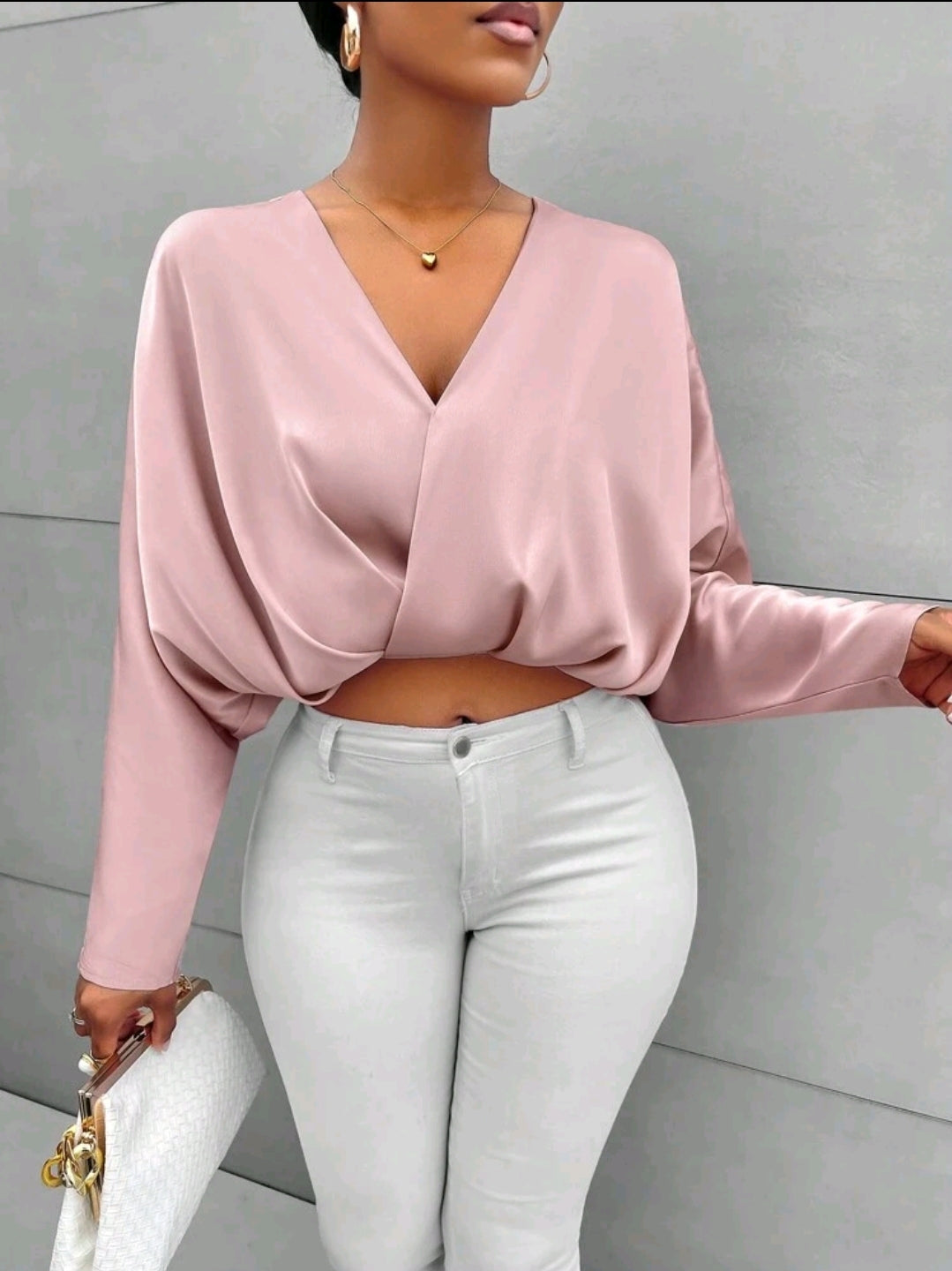 SOLERSUN Femmes Blouse en satin à col V, manches chauve-souris, couleur unie.