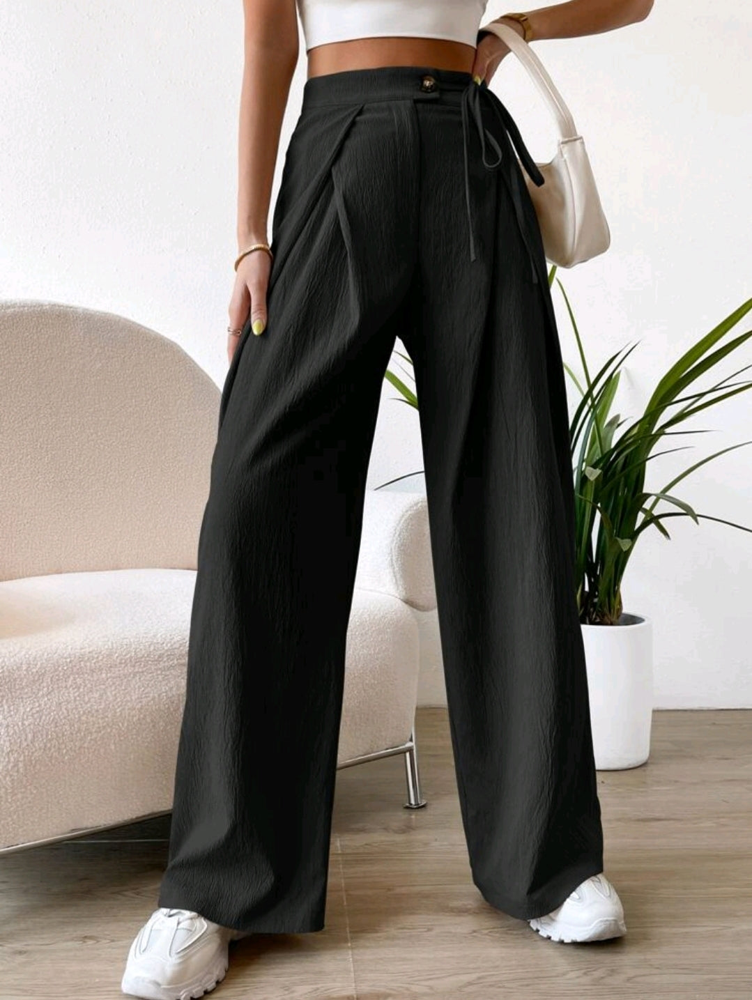 Pantalon à taille haute avec détails plissés et jambe large