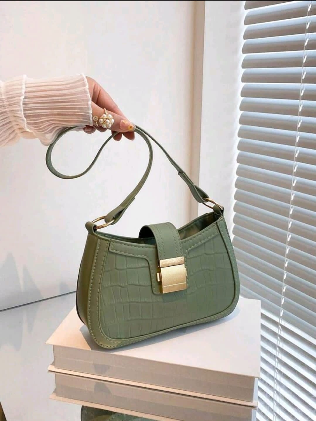 Nouveau sac à bandoulière rétro de 2025 en couleur unie pour femmes, sac bandoulière/sous-bras chic