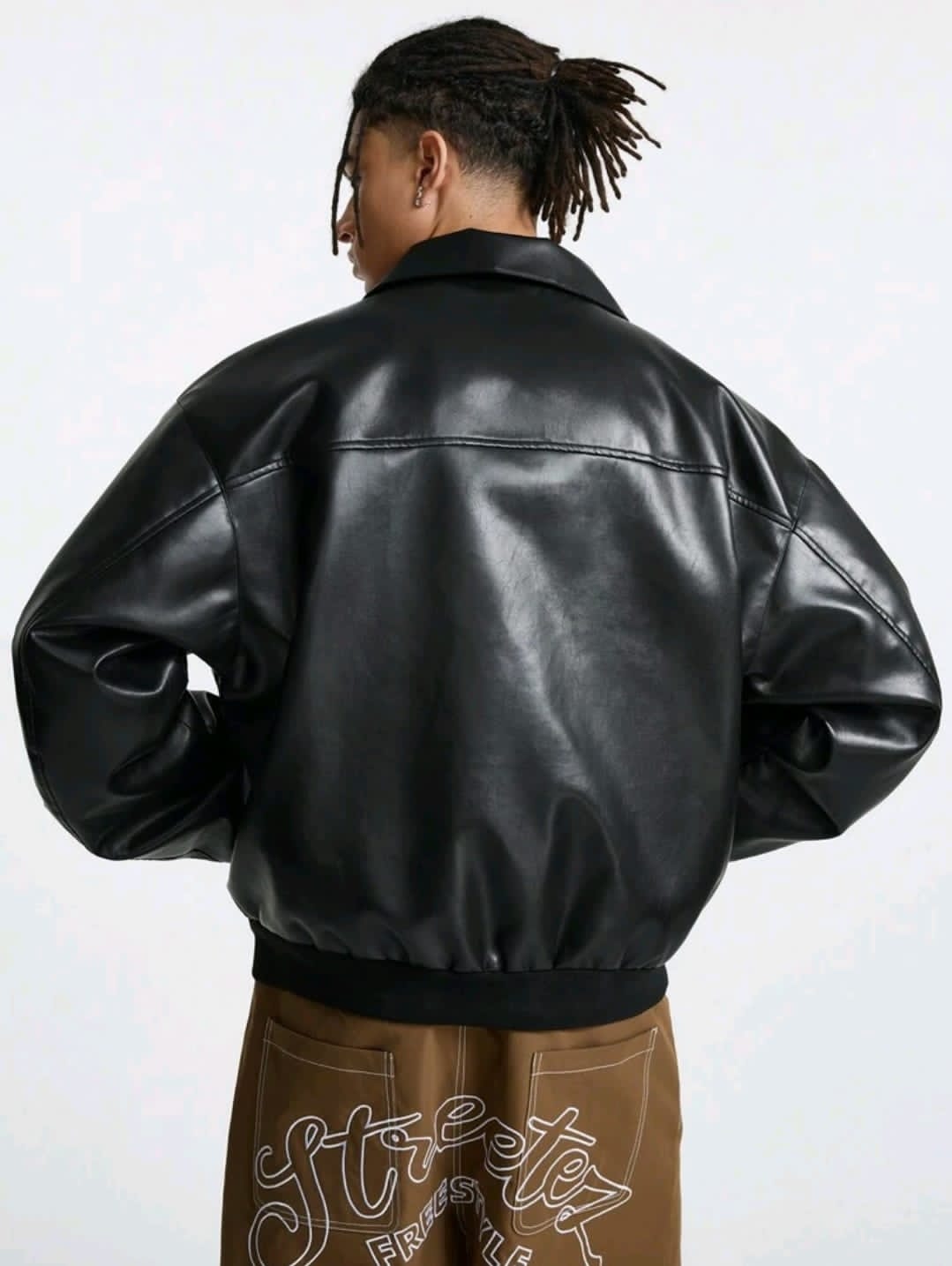 Manfinity StreetEZ Veste en PU à col zippé décontractée à motif lettres, pour homme, style bomber vintage. Veste de soirée adaptée