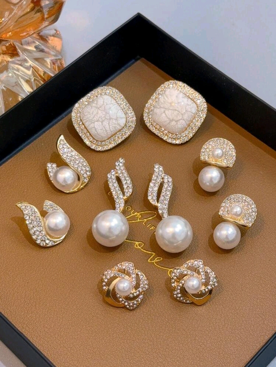 5 paires de boucles d'oreilles exquises avec design de perle fausse, motif de glace fissurée, moulin à vent, fleur et flamme