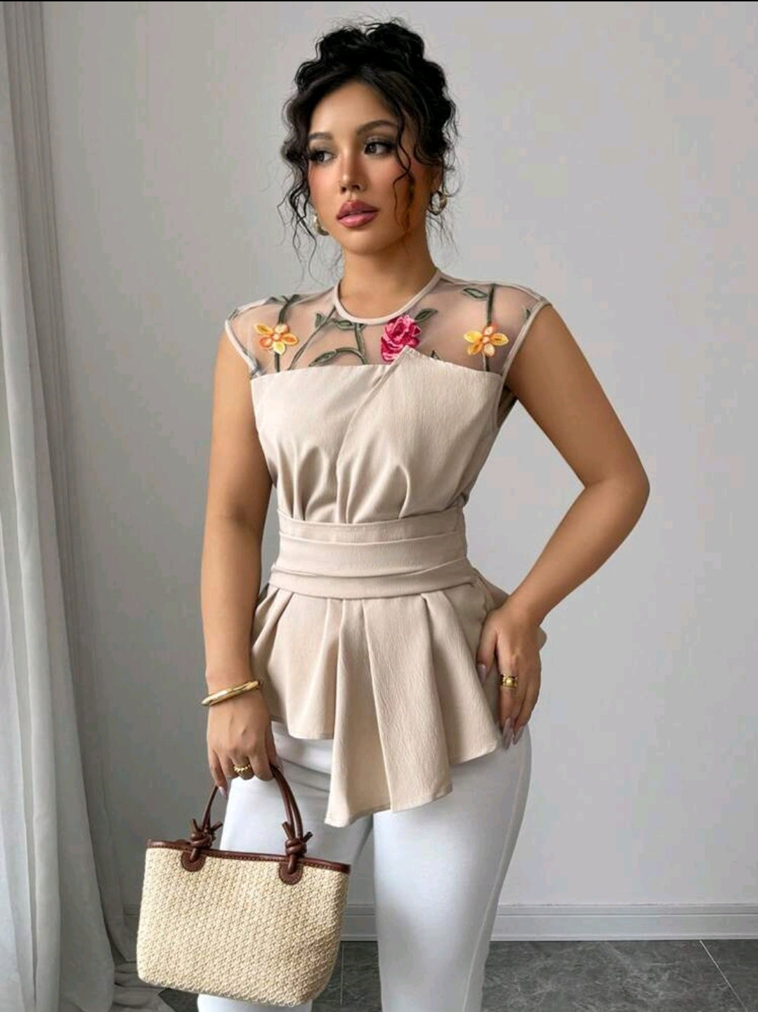 Elenzga Blouse femme à encolure ras du cou, sans manches, texture froissée, taille resserrée, avec broderie en maille