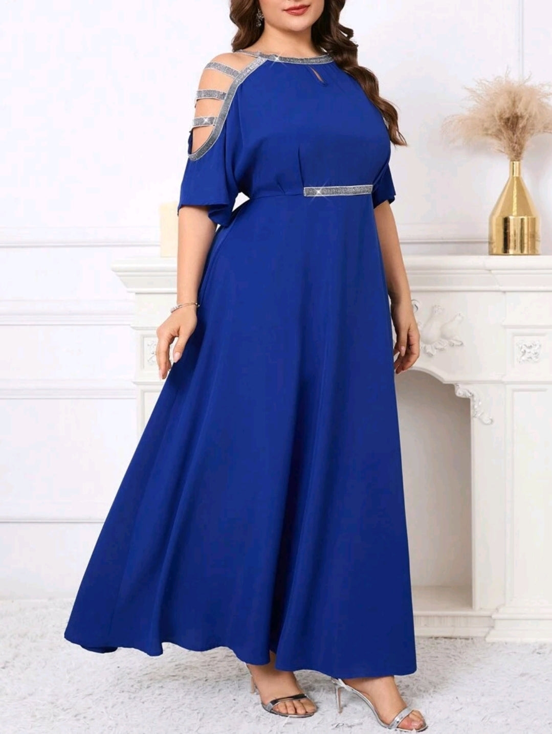 Clasi Robe en A aux courbes féminines avec taille soulignée par des sequins étincelants argentés, robe bleue élégante,