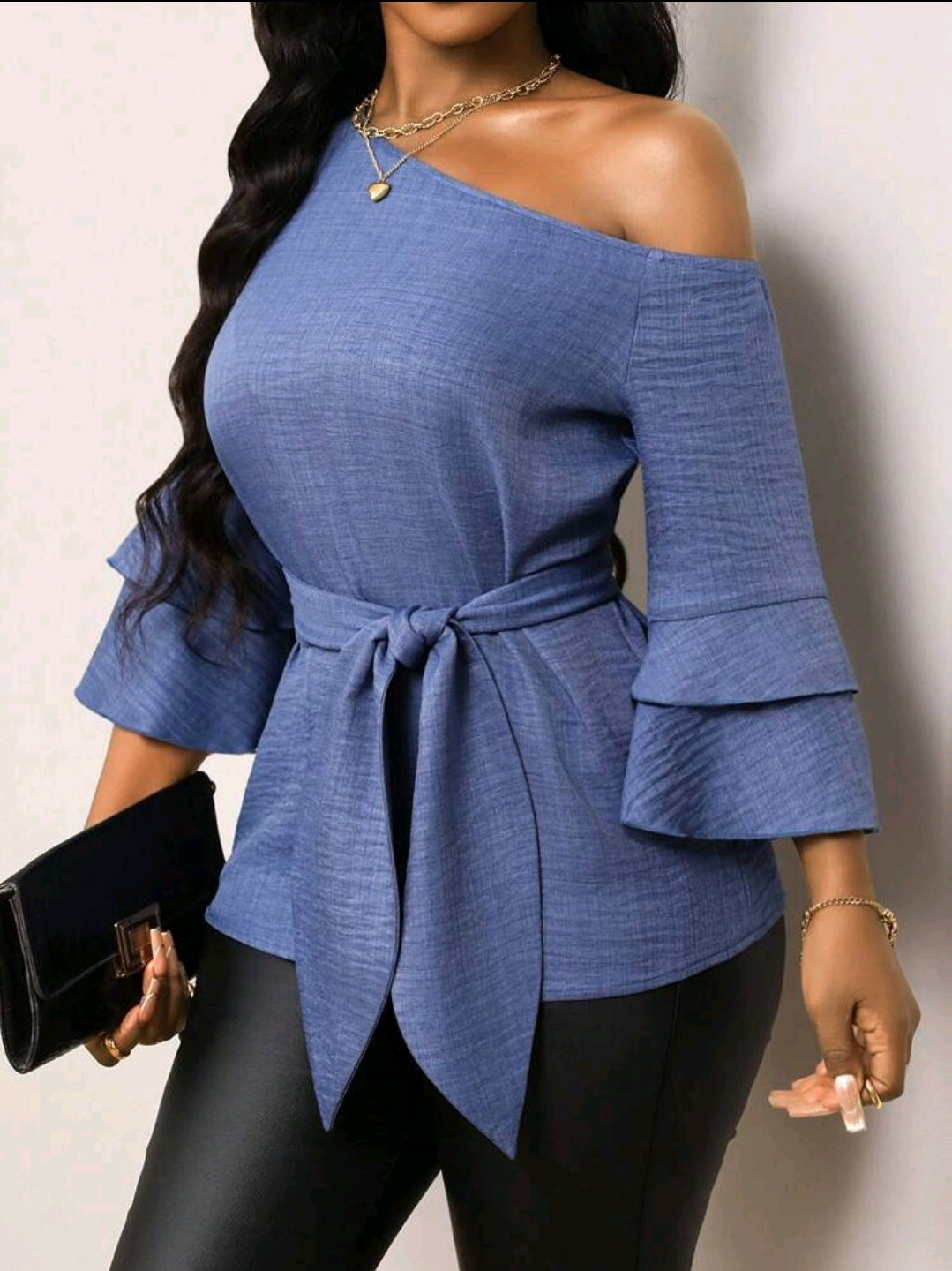 Lyxana Chemise à manches volantées asymétriques à effet denim avec nœud