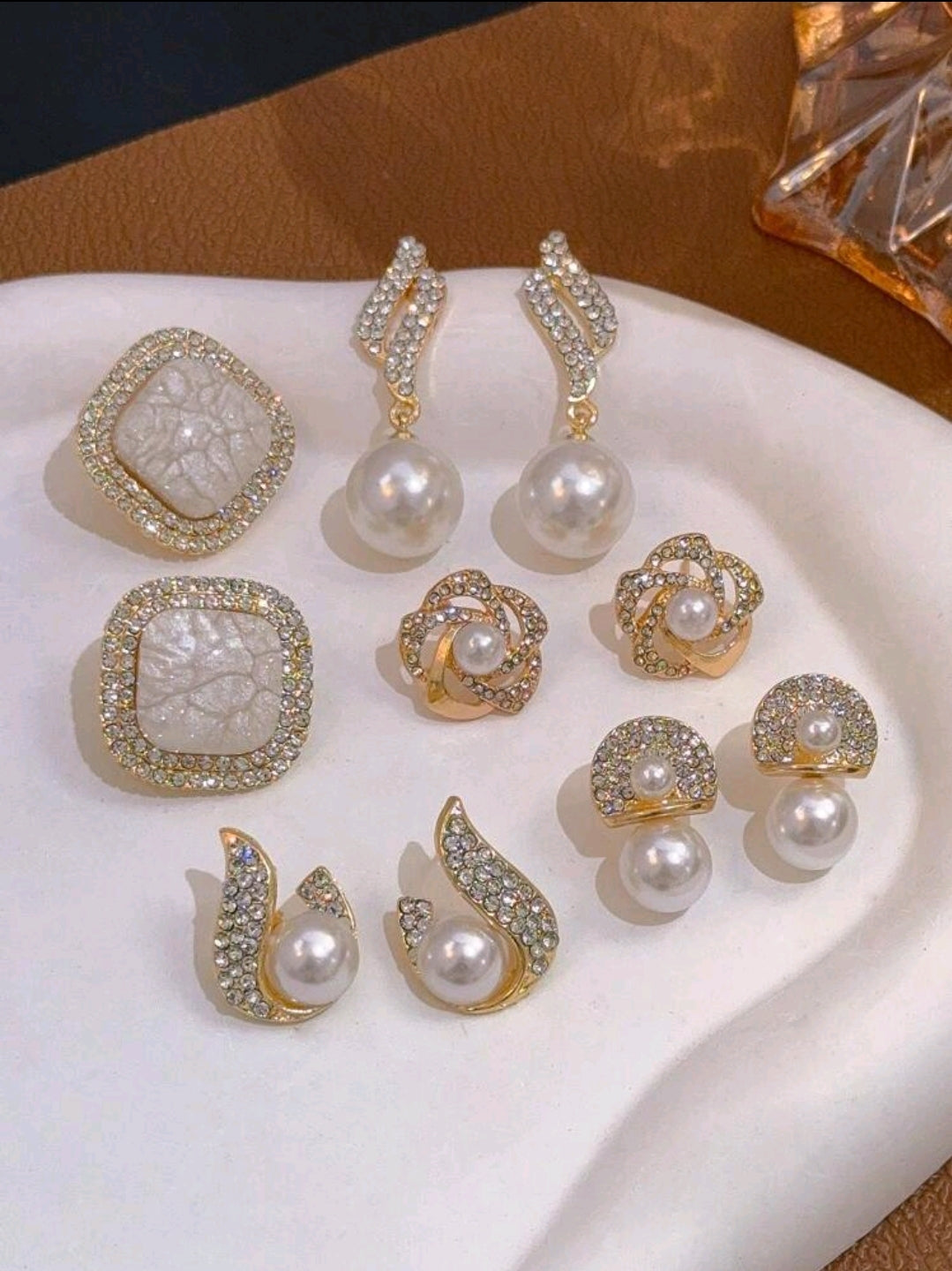 5 paires de boucles d'oreilles exquises avec design de perle fausse, motif de glace fissurée, moulin à vent, fleur et flamme