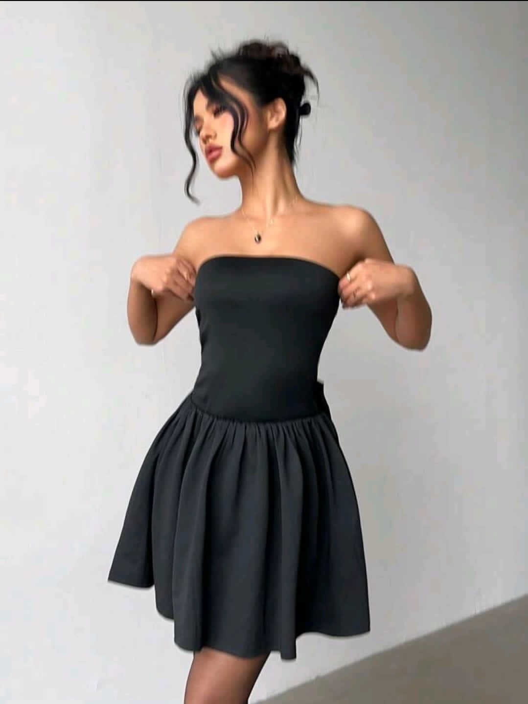 Aloruh Robe moulante élégante noire et moderne sans bretelles, très courte avec un nœud papillon, pour femmes, à porter pour la Saint-Valentin ou la remise des diplômes