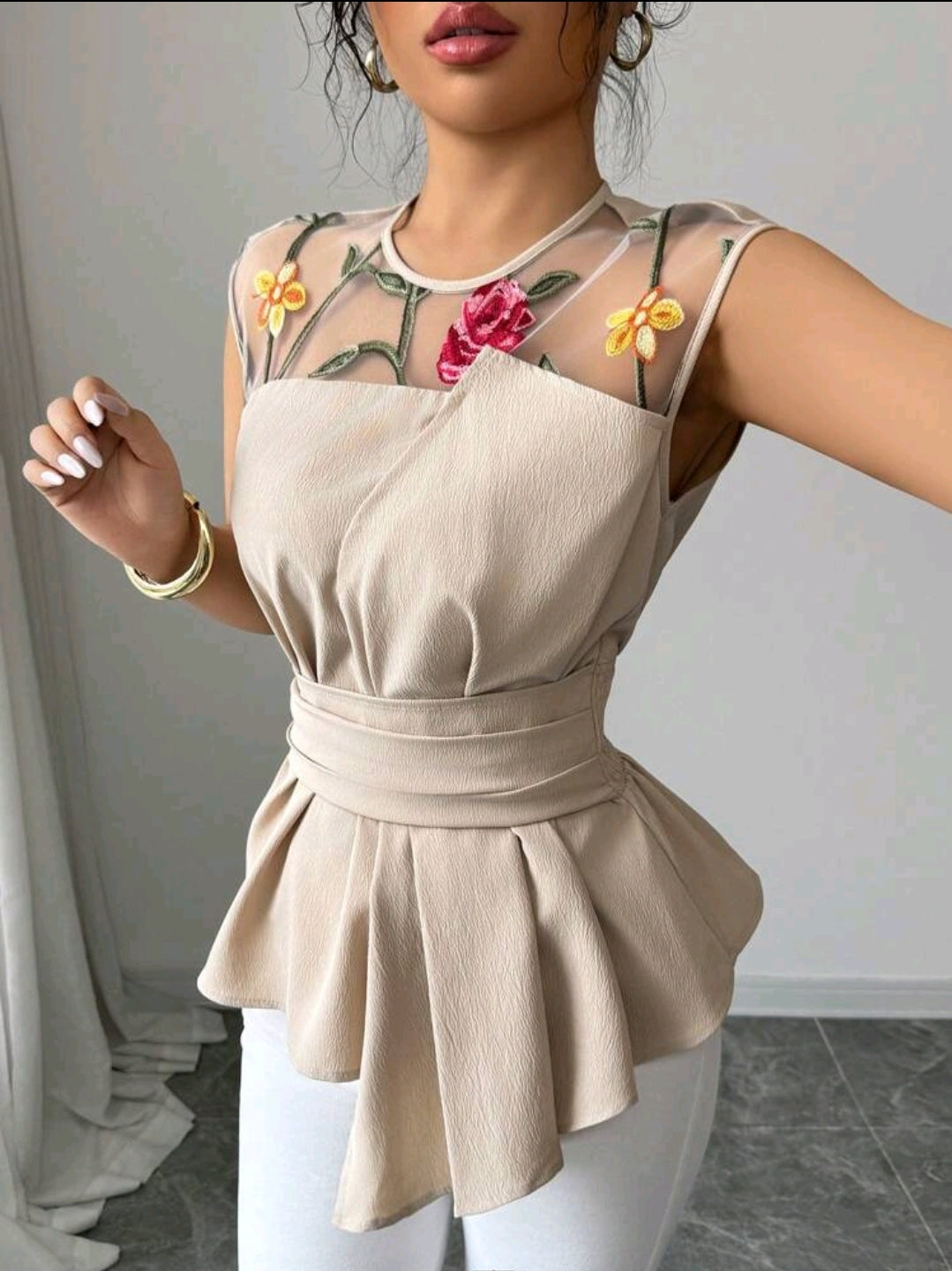 Elenzga Blouse femme à encolure ras du cou, sans manches, texture froissée, taille resserrée, avec broderie en maille