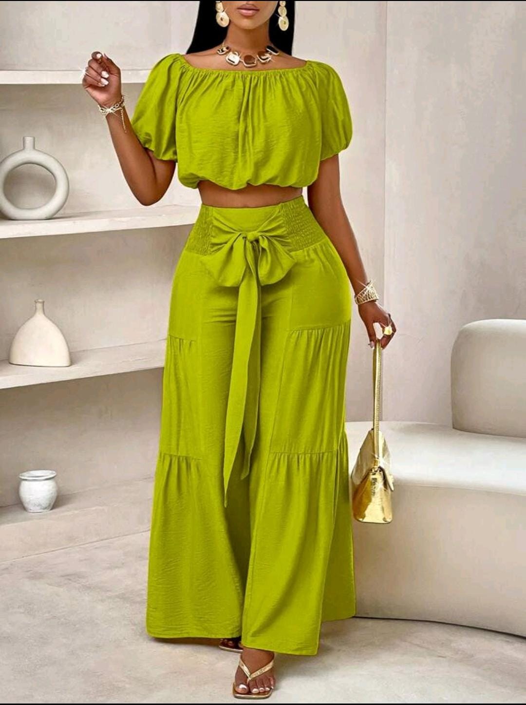 Ensemble de débardeur court à volants sans bretelles à manches bouffantes et pantalon large pour le style vacances d'été à la plage