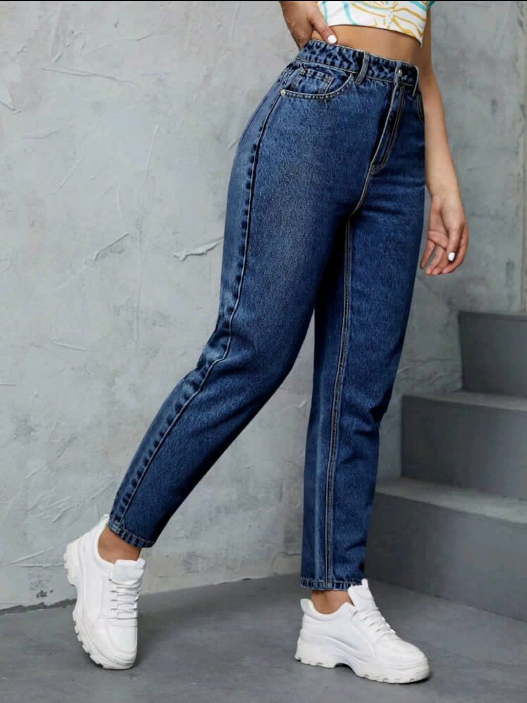 Jeans vintage effilés à taille haute lavés de manière décontractée