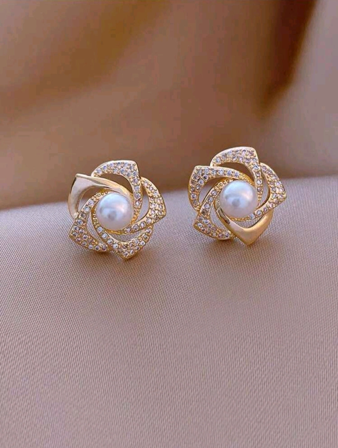 5 paires de boucles d'oreilles exquises avec design de perle fausse, motif de glace fissurée, moulin à vent, fleur et flamme
