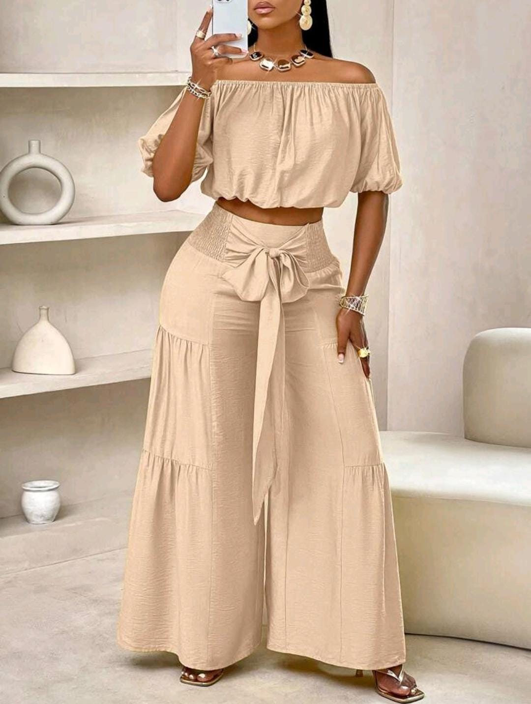 Ensemble de débardeur court à volants sans bretelles à manches bouffantes et pantalon large pour le style vacances d'été à la plage